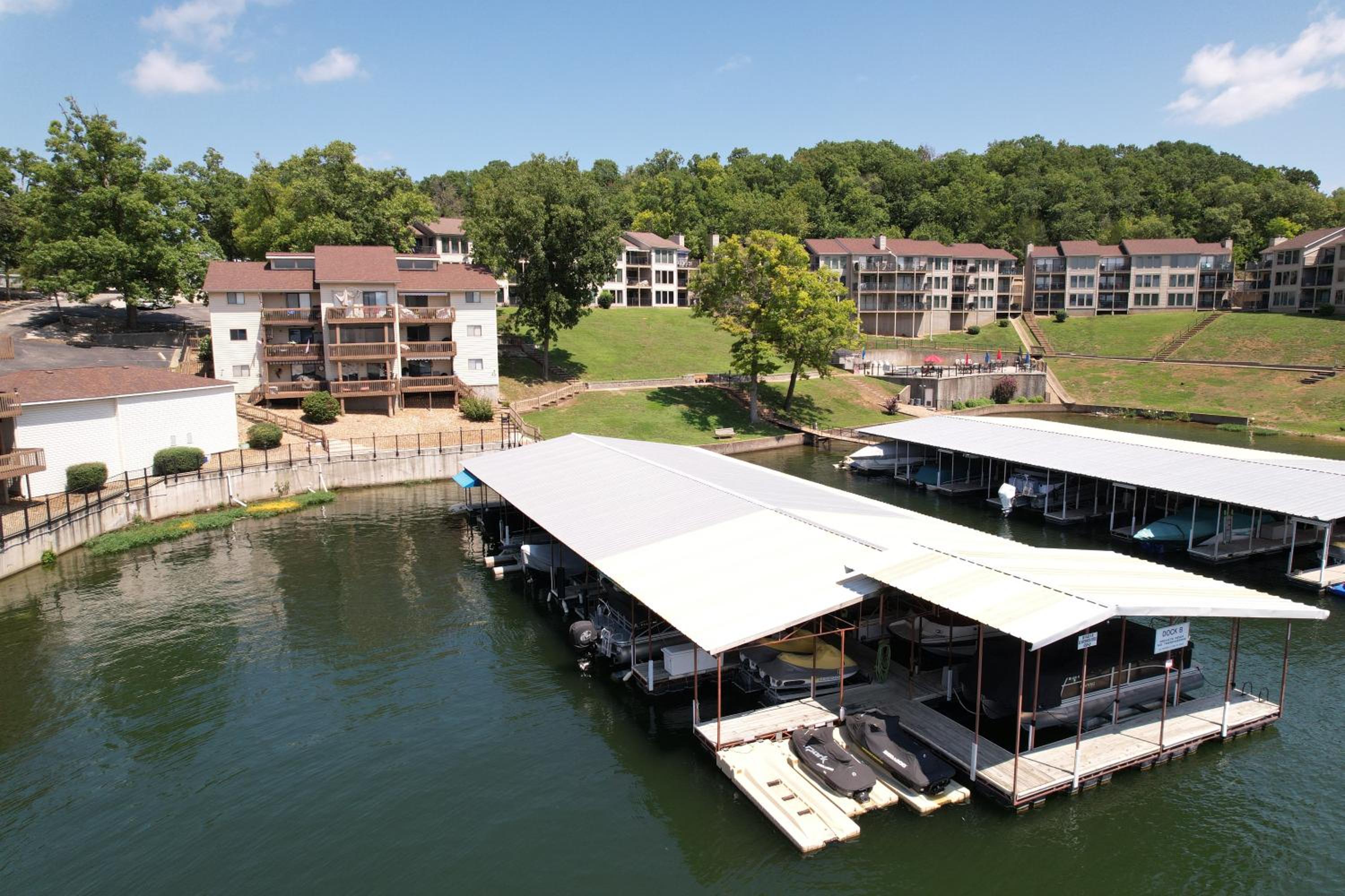 Lakefront Couple Retreat near Hot Spots and Dining