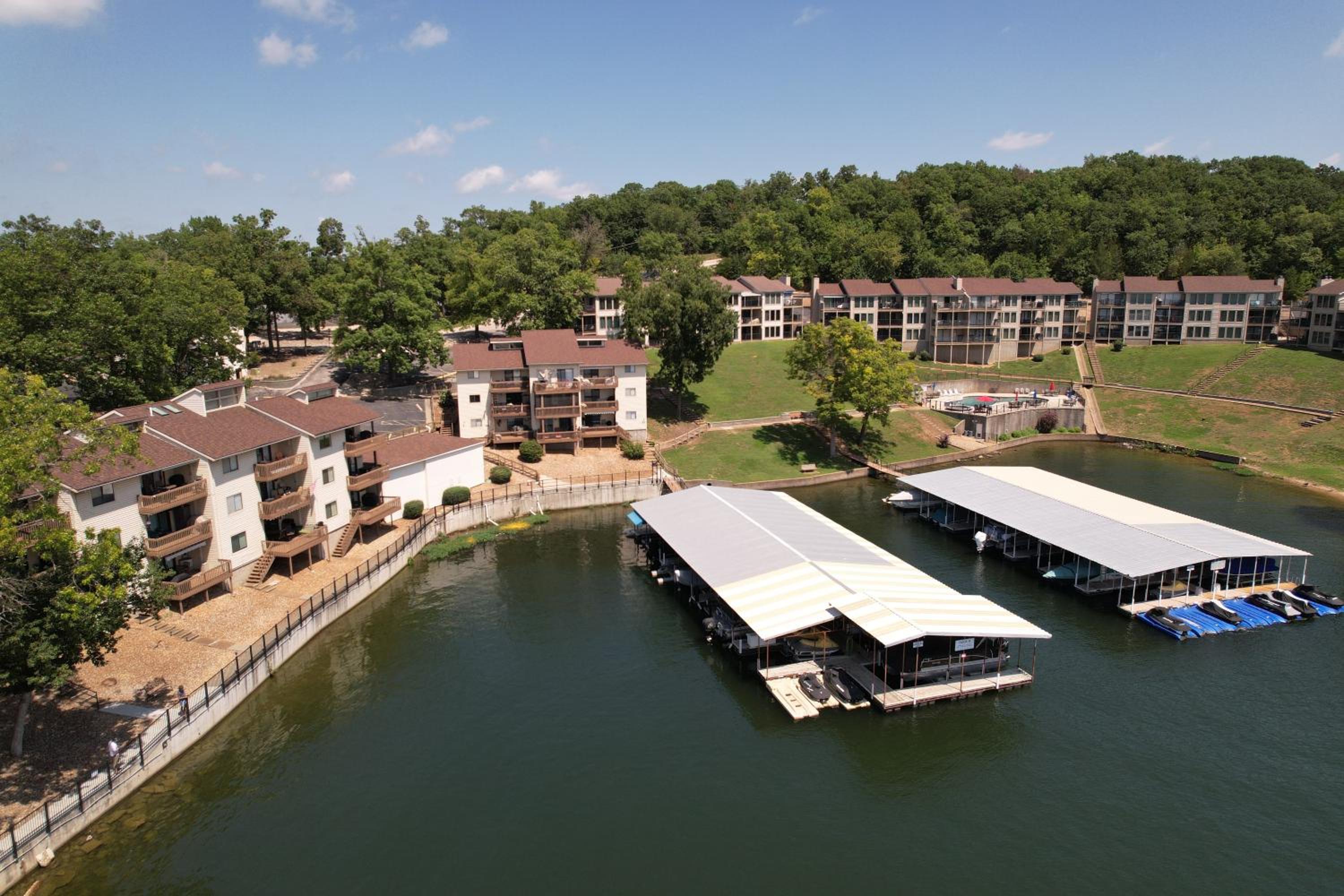 Lakefront Couple Retreat near Hot Spots and Dining