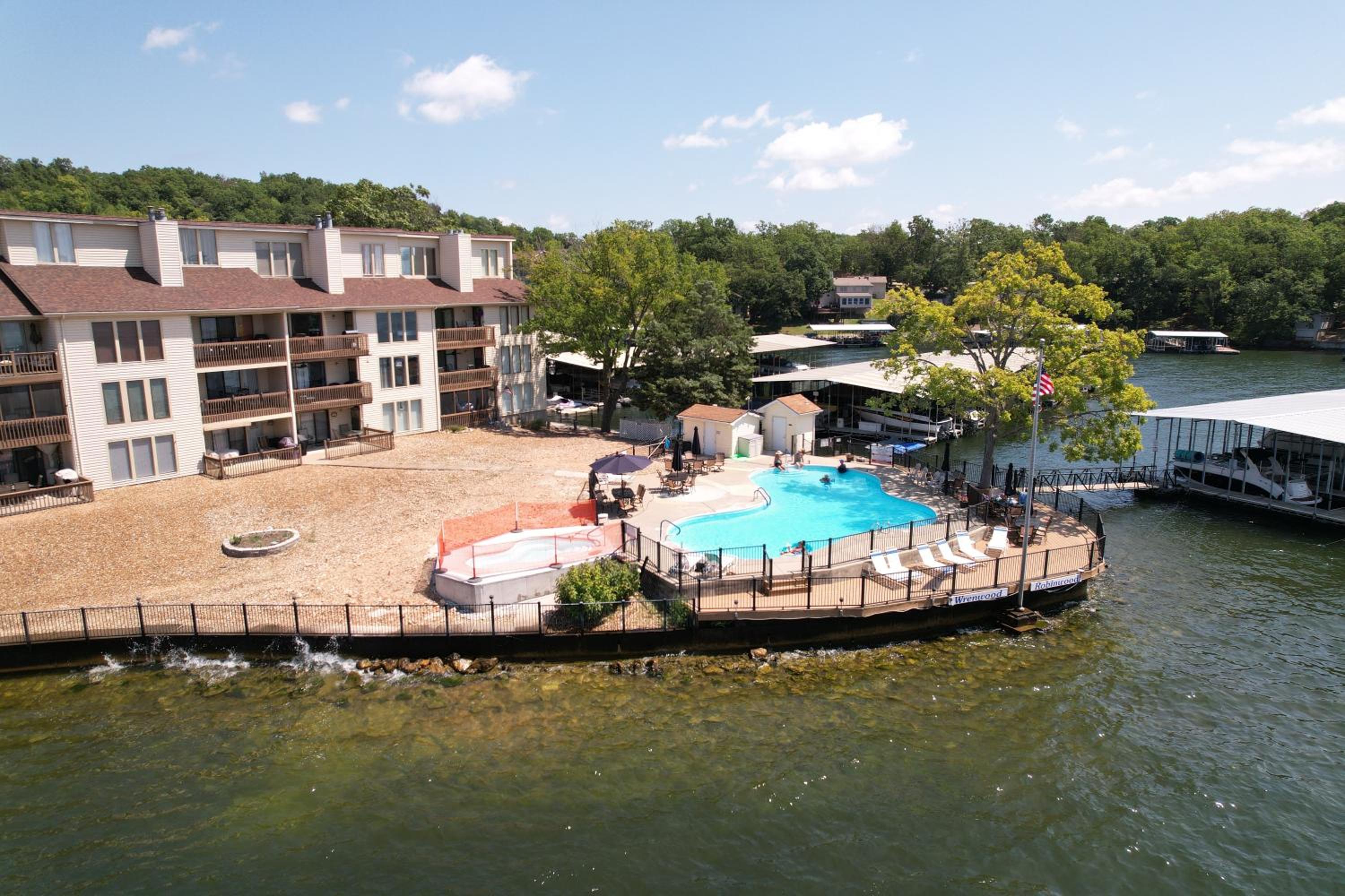 Lakefront Couple Retreat near Hot Spots and Dining