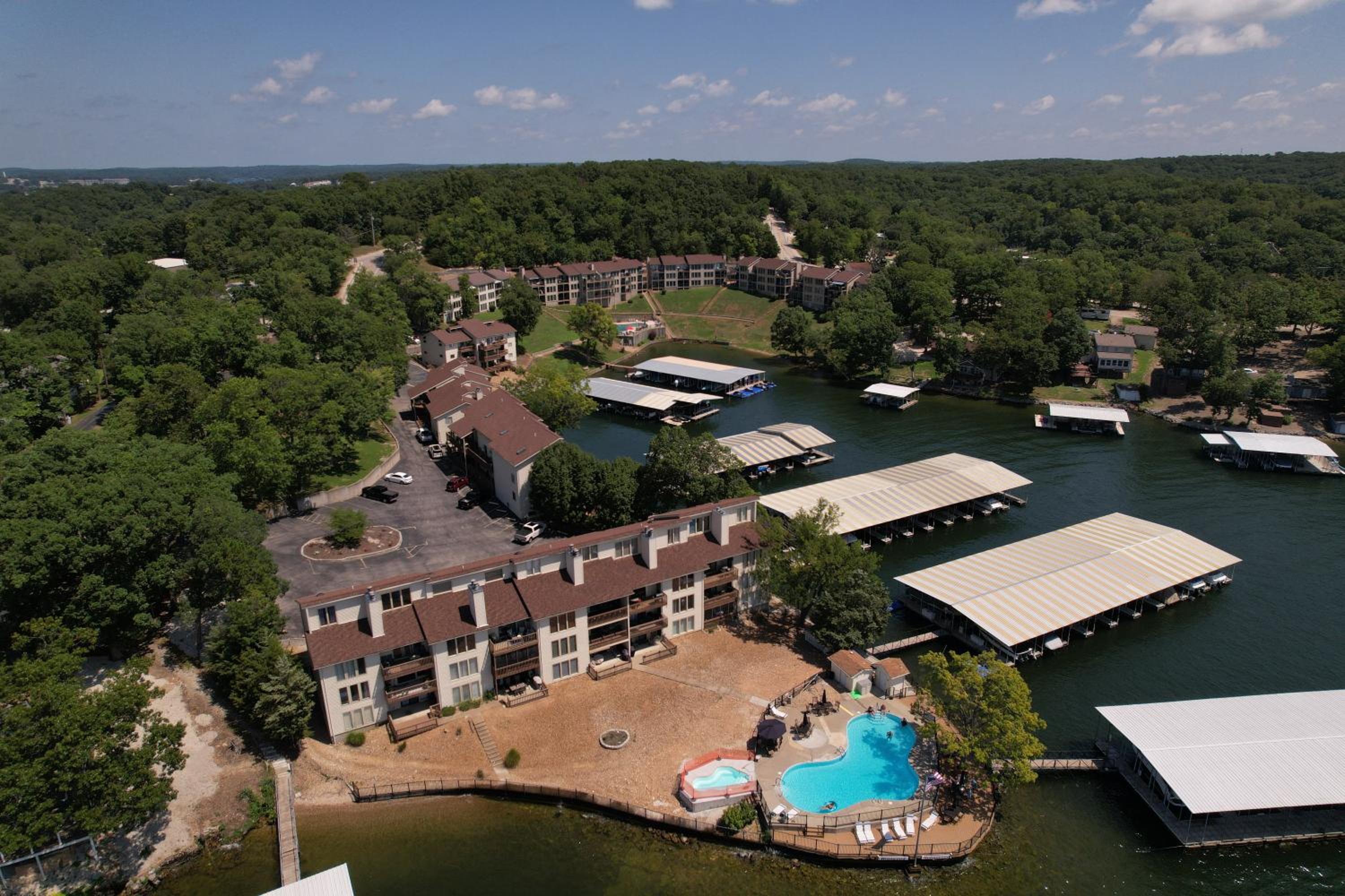 Lakefront Couple Retreat near Hot Spots and Dining