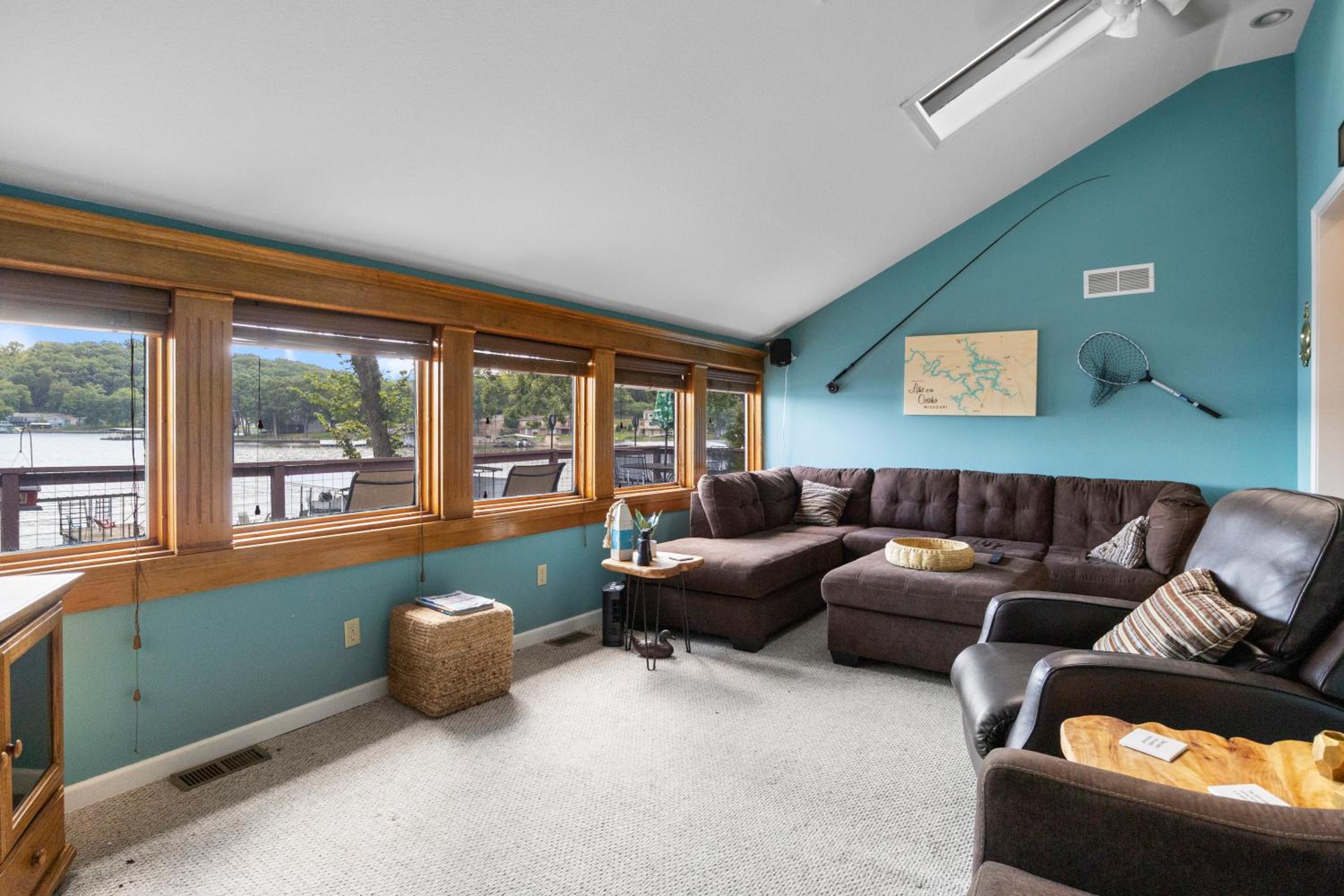 Pet-Friendly Lakefront Home in a Quiet Cove w/ Netflix, Outdoor Seating, Boat Slip