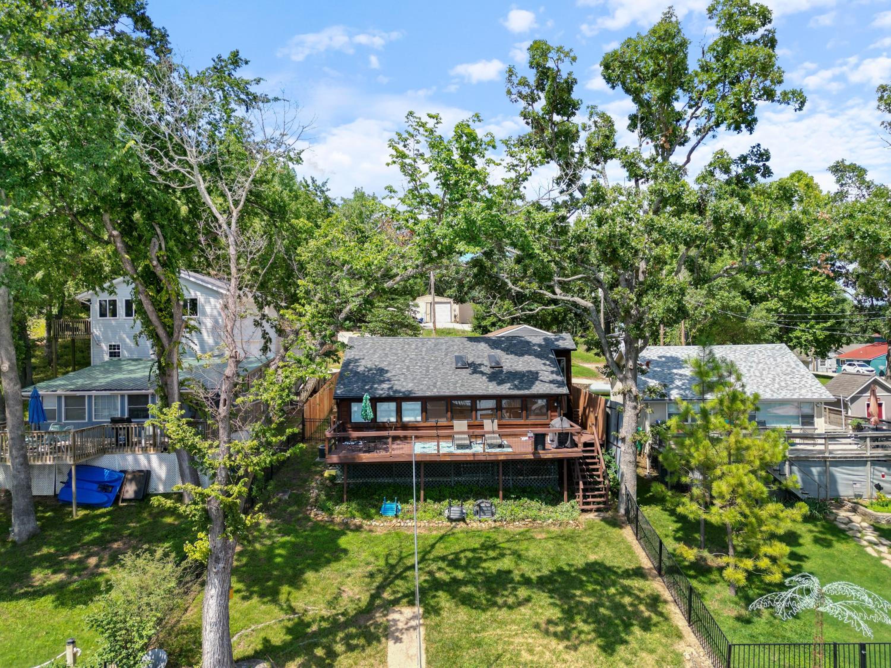 Pet-Friendly Lakefront Home in a Quiet Cove w/ Netflix, Outdoor Seating, Boat Slip