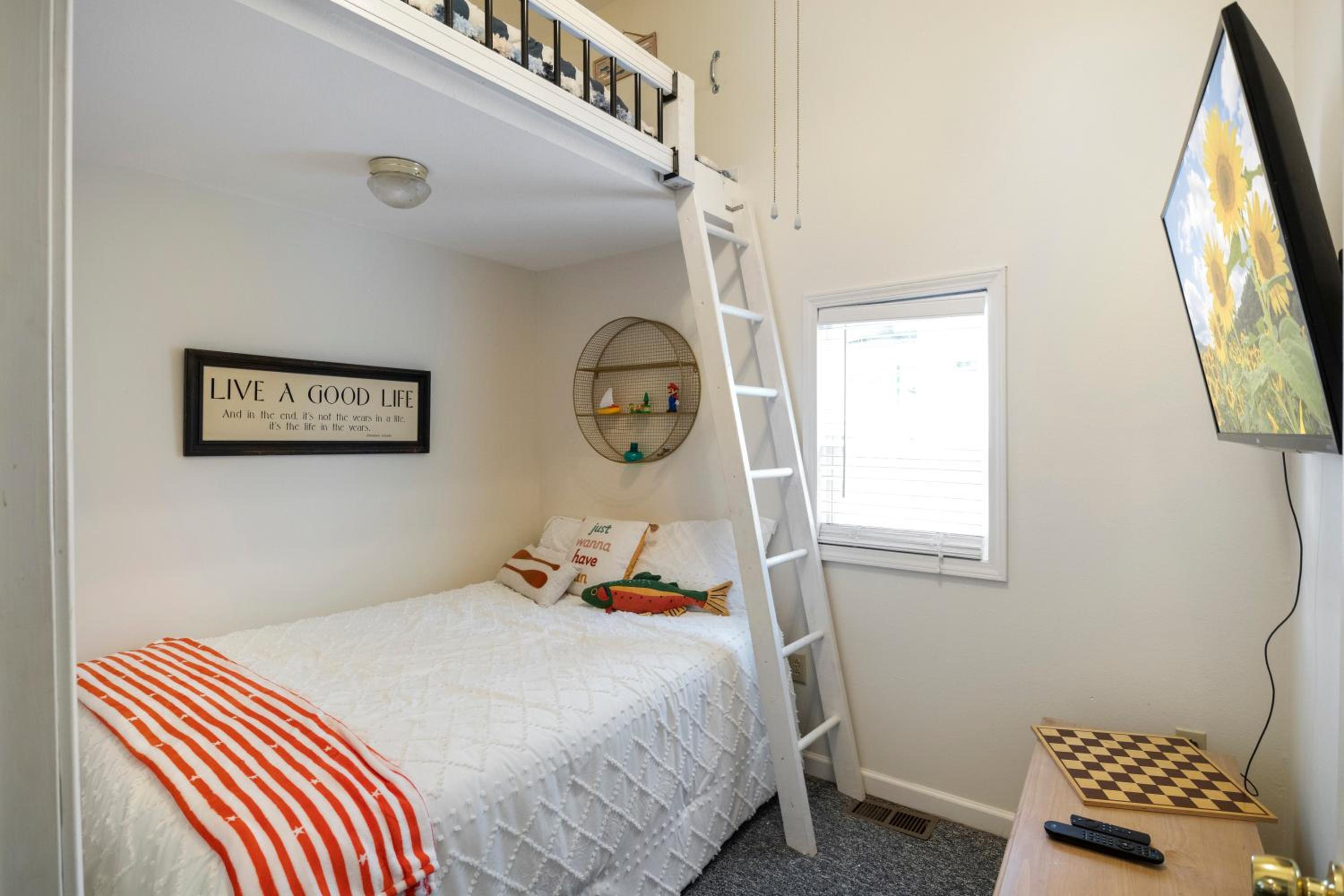 Pet-Friendly Lakefront Home in a Quiet Cove w/ Netflix, Outdoor Seating, Boat Slip