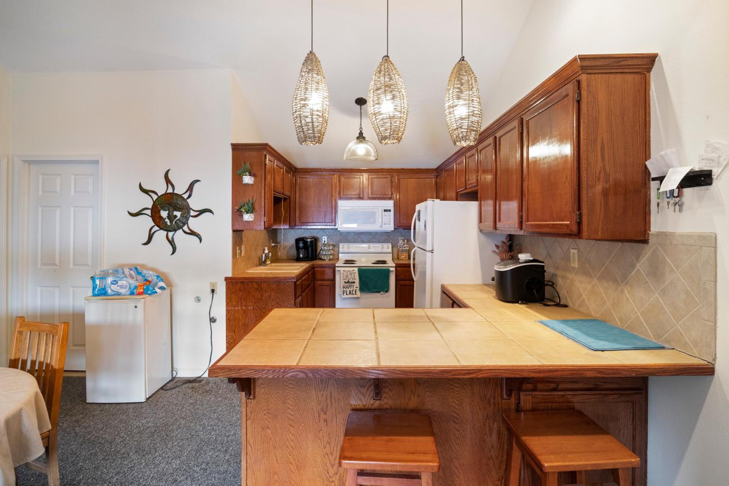 Pet-Friendly Lakefront Home in a Quiet Cove w/ Netflix, Outdoor Seating, Boat Slip