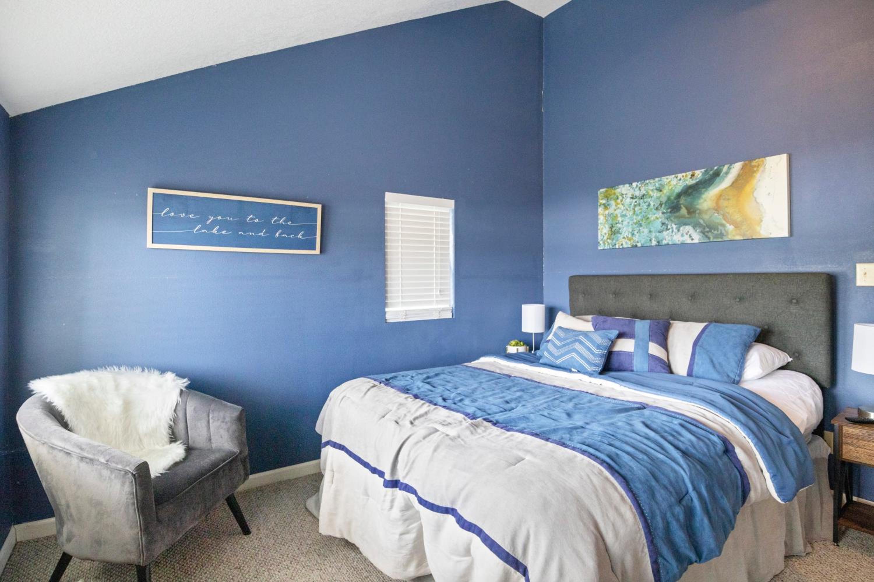Pet-Friendly Lakefront Home in a Quiet Cove w/ Netflix, Outdoor Seating, Boat Slip