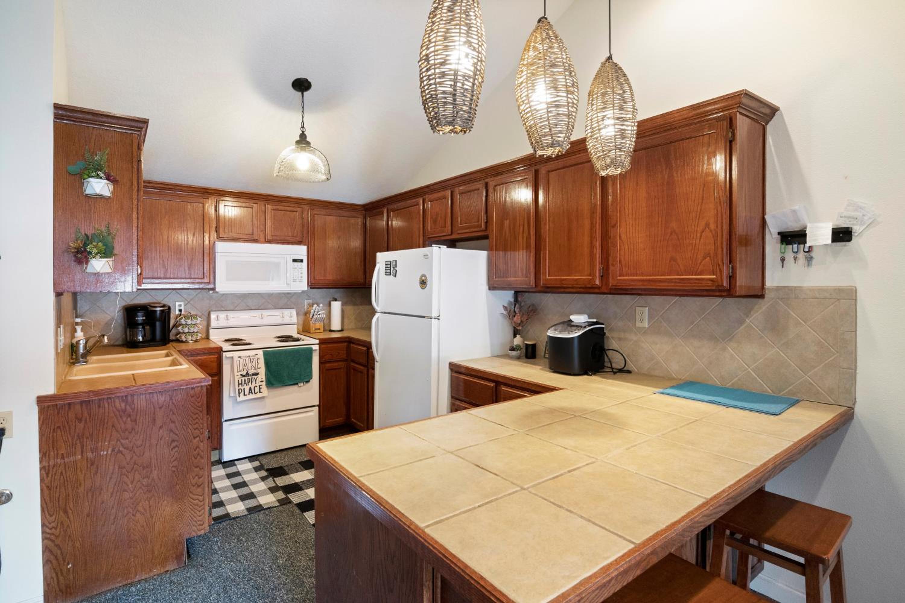 Pet-Friendly Lakefront Home in a Quiet Cove w/ Netflix, Outdoor Seating, Boat Slip