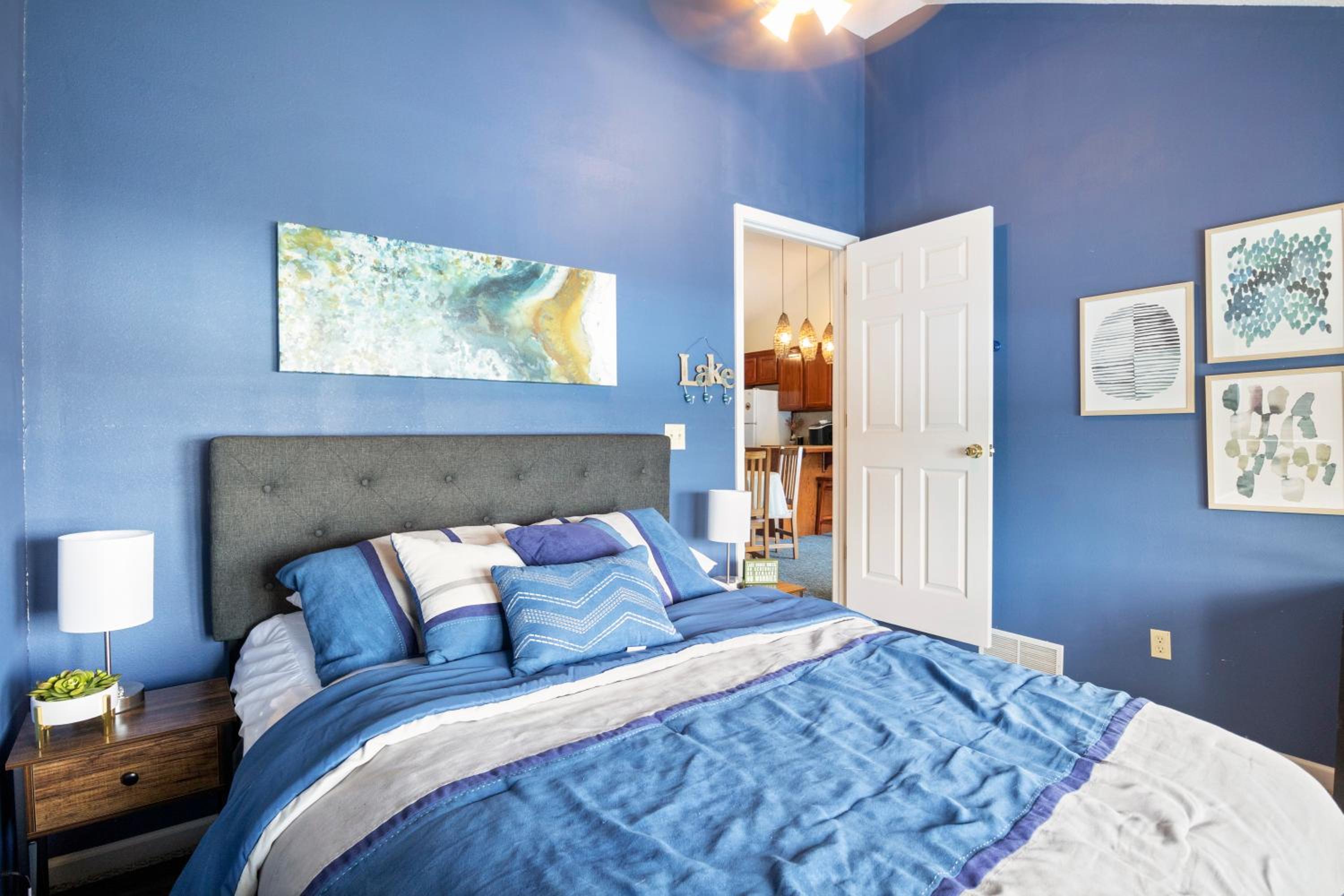 Pet-Friendly Lakefront Home in a Quiet Cove w/ Netflix, Outdoor Seating, Boat Slip