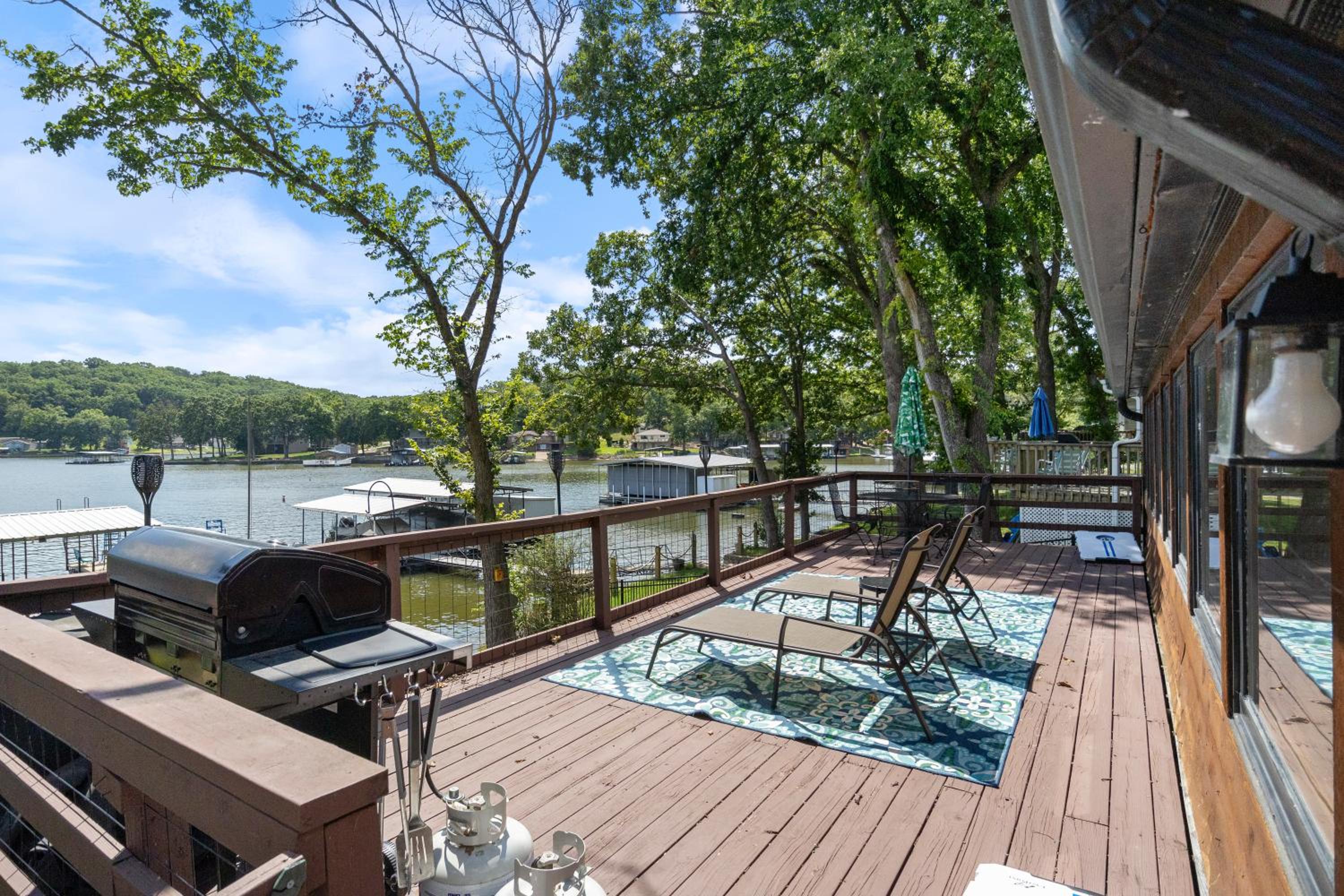 Pet-Friendly Lakefront Home in a Quiet Cove w/ Netflix, Outdoor Seating, Boat Slip