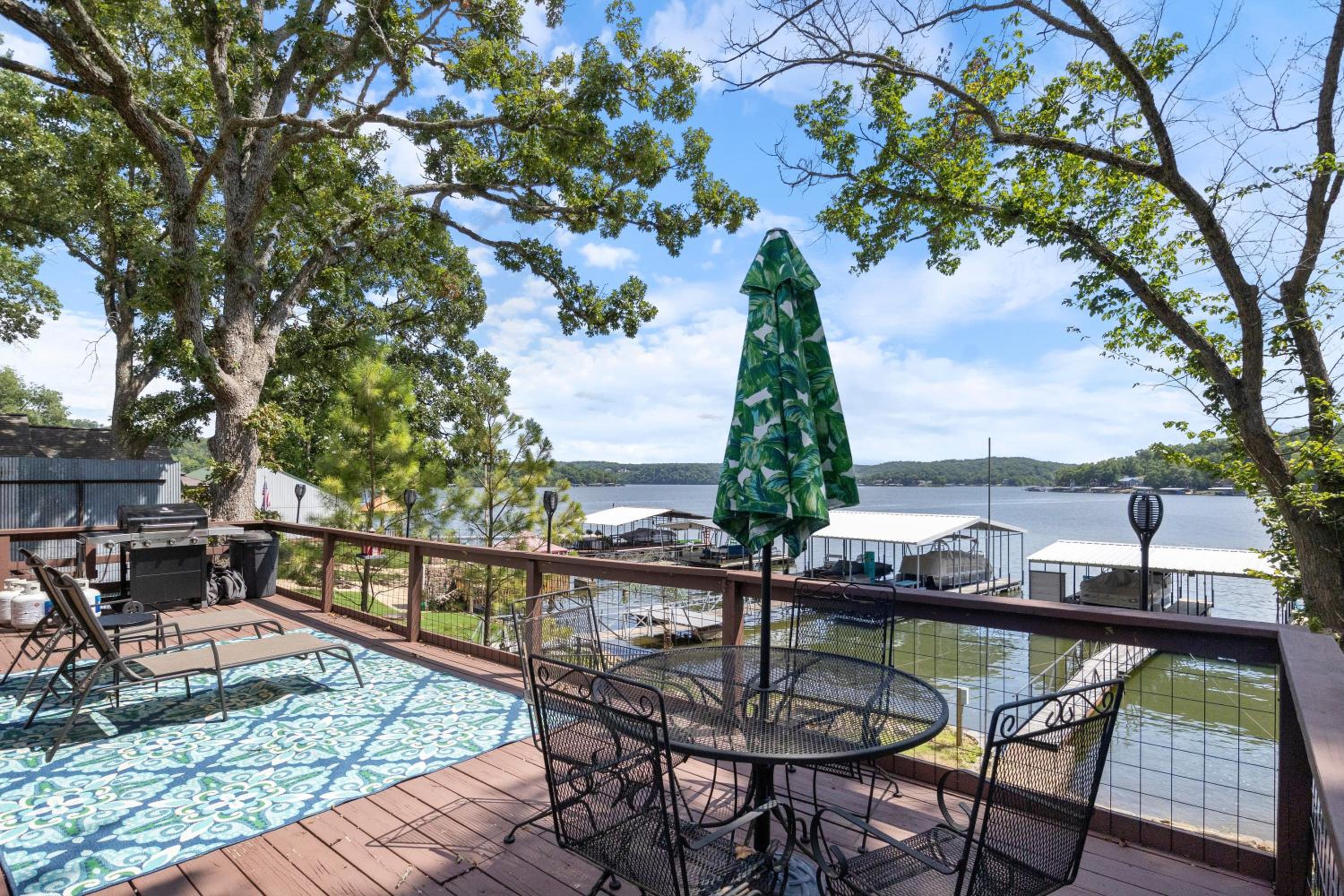 Pet-Friendly Lakefront Home in a Quiet Cove w/ Netflix, Outdoor Seating, Boat Slip