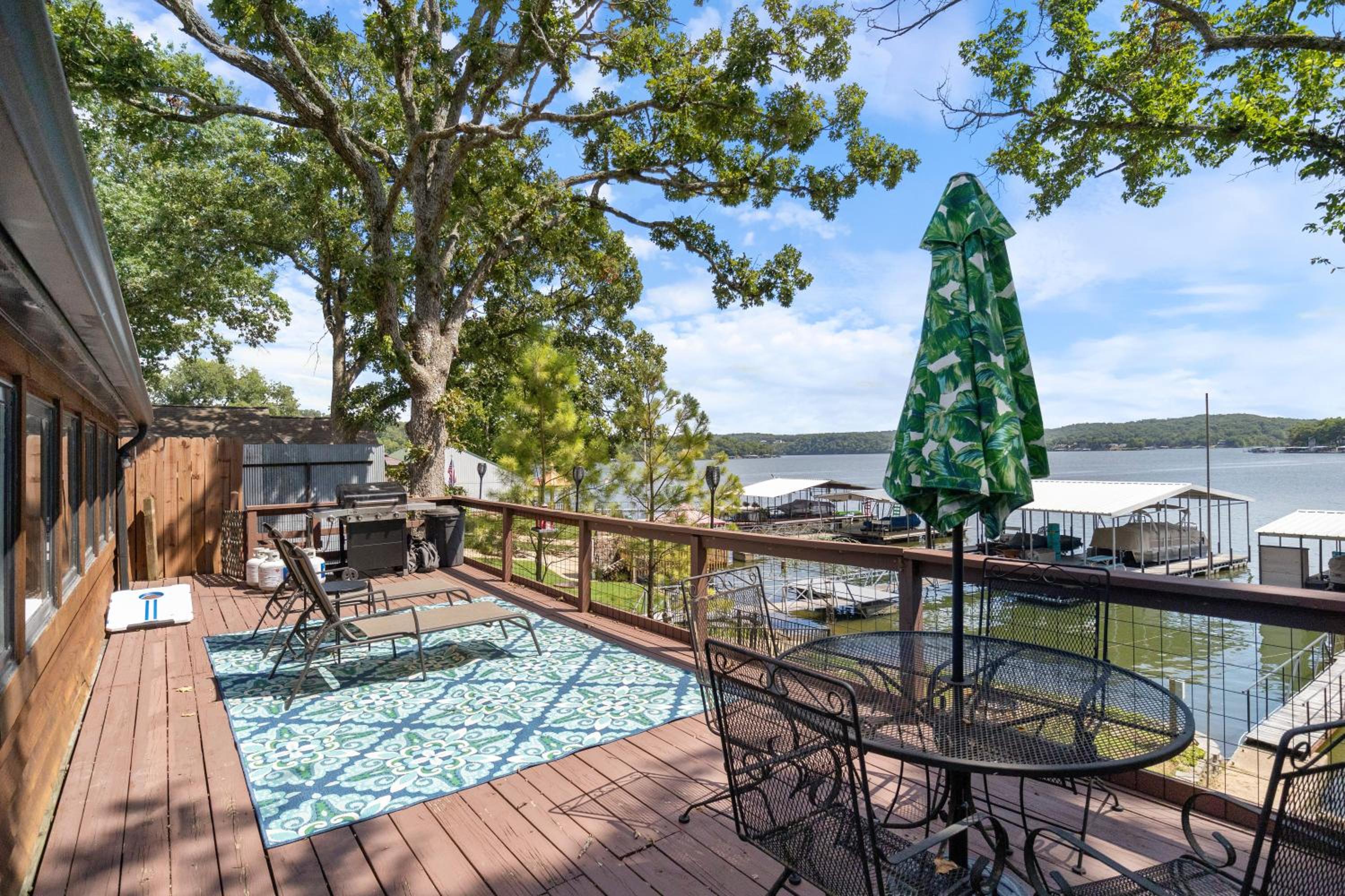 Pet-Friendly Lakefront Home in a Quiet Cove w/ Netflix, Outdoor Seating, Boat Slip