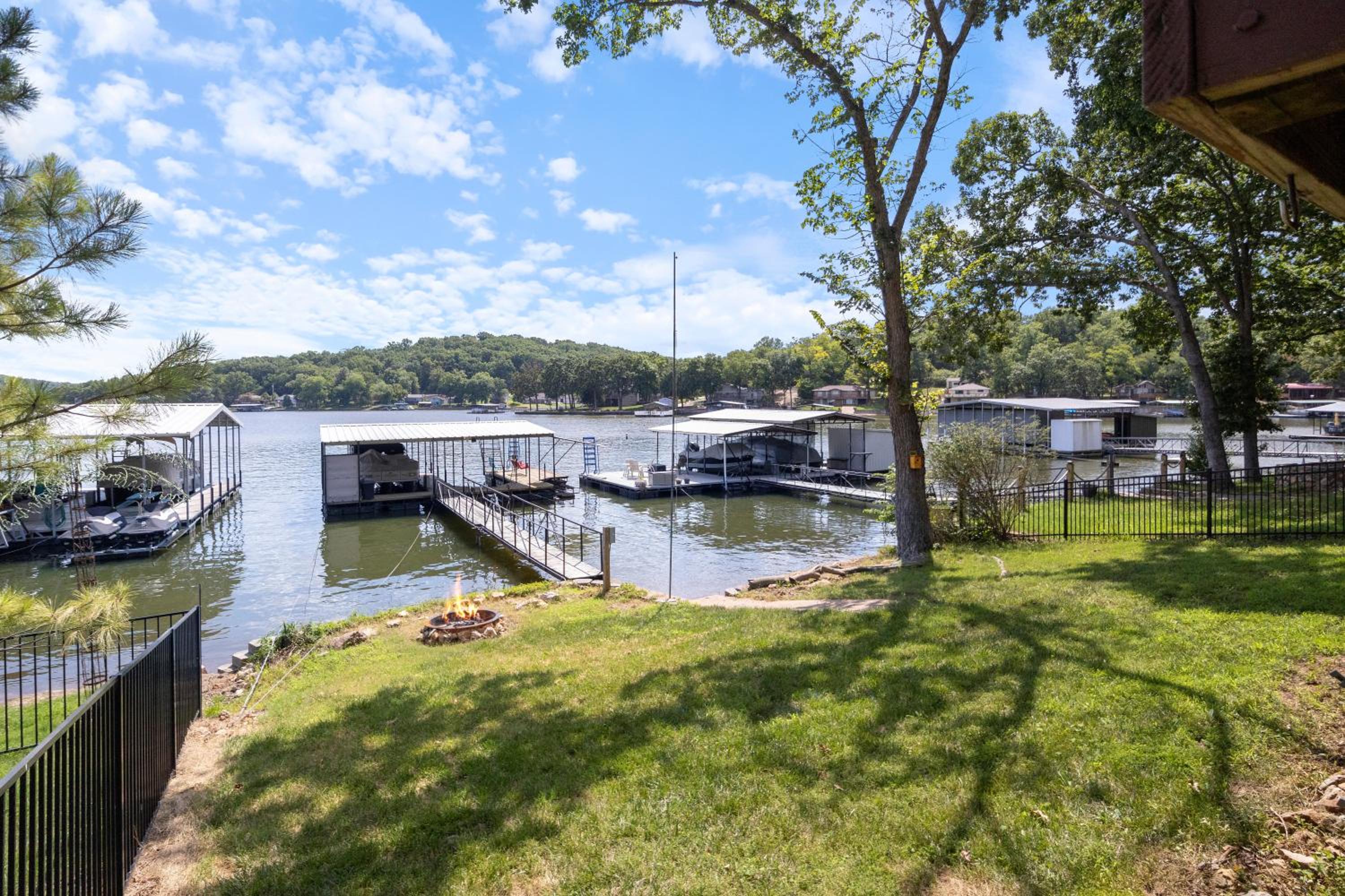 Pet-Friendly Lakefront Home in a Quiet Cove w/ Netflix, Outdoor Seating, Boat Slip