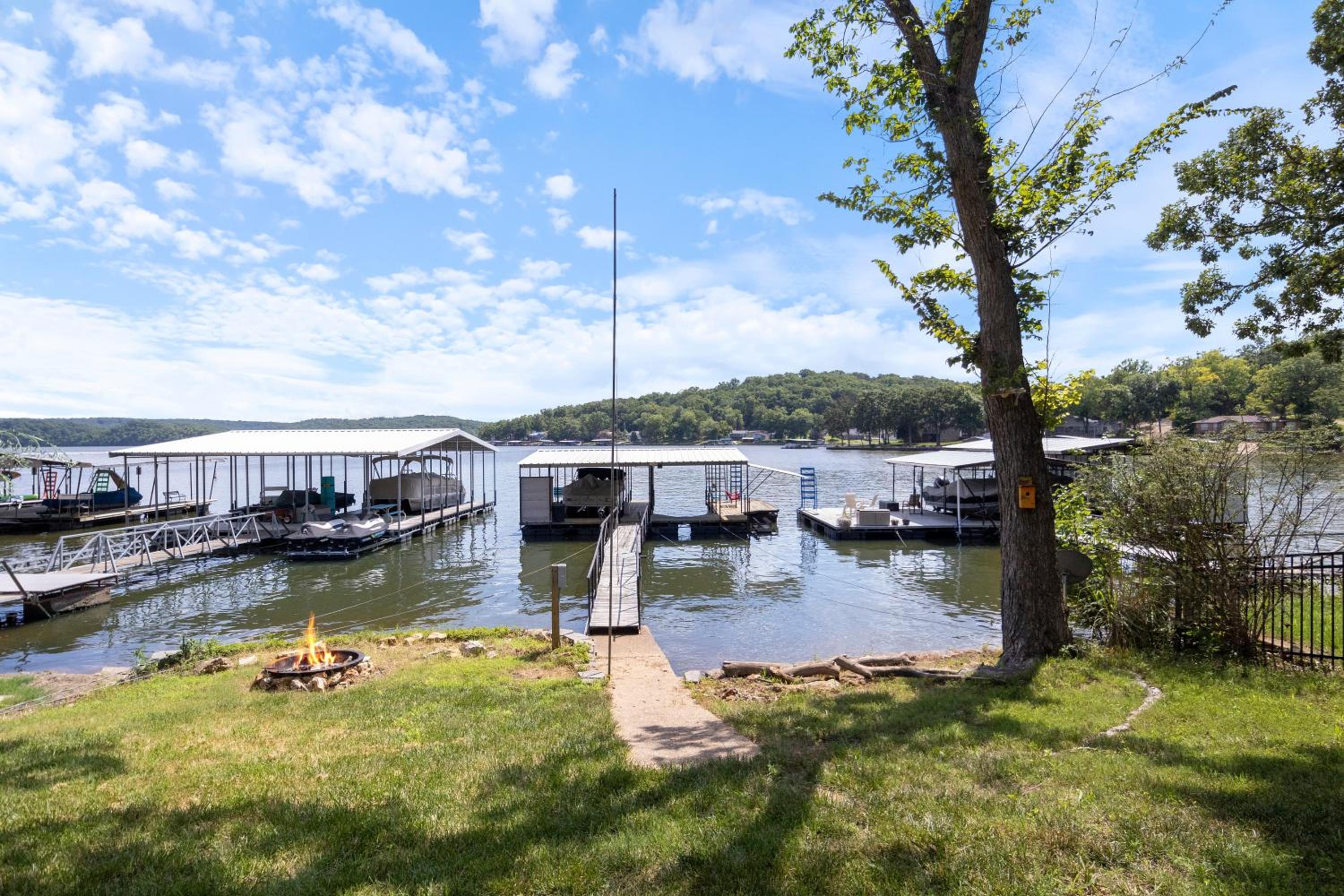 Pet-Friendly Lakefront Home in a Quiet Cove w/ Netflix, Outdoor Seating, Boat Slip