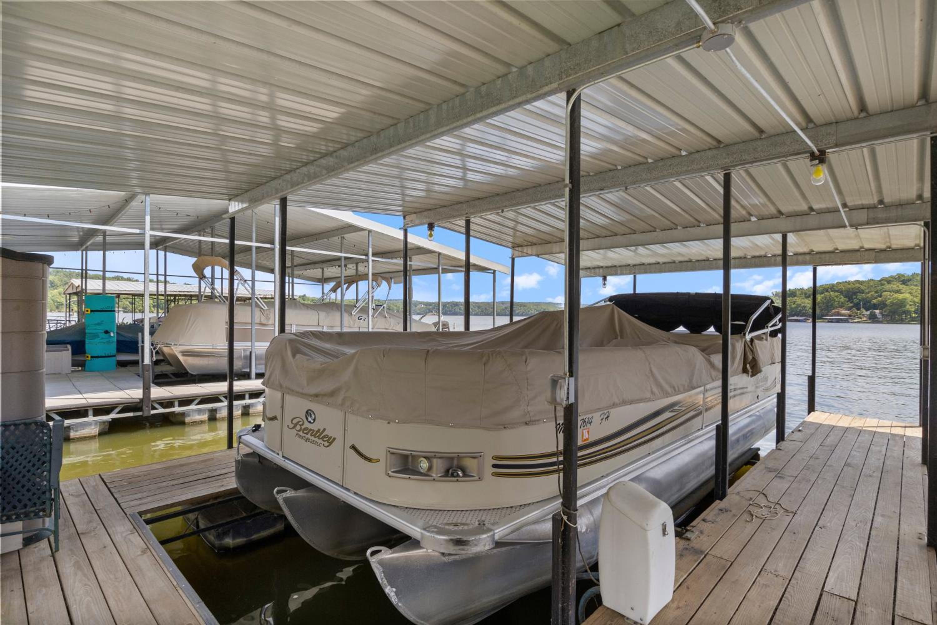 Pet-Friendly Lakefront Home in a Quiet Cove w/ Netflix, Outdoor Seating, Boat Slip