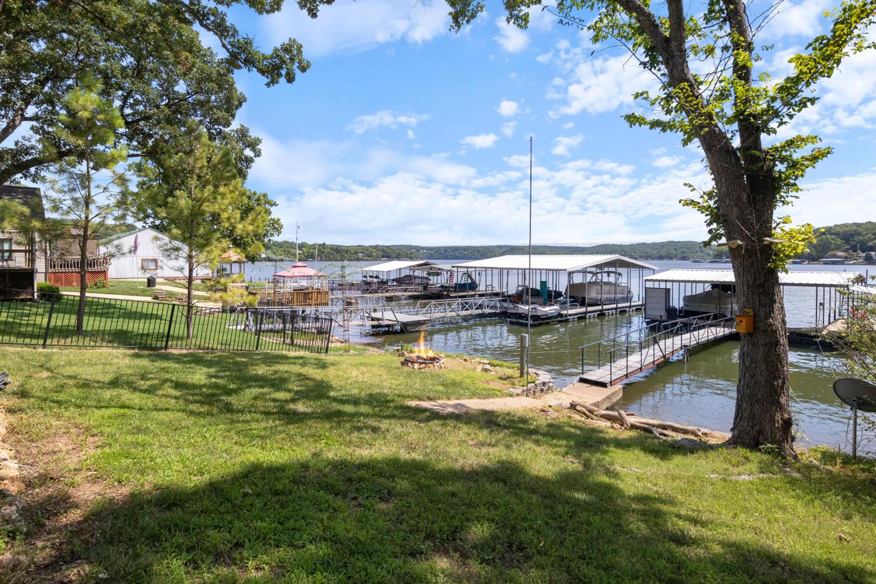 Pet-Friendly Lakefront Home in a Quiet Cove w/ Netflix, Outdoor Seating, Boat Slip