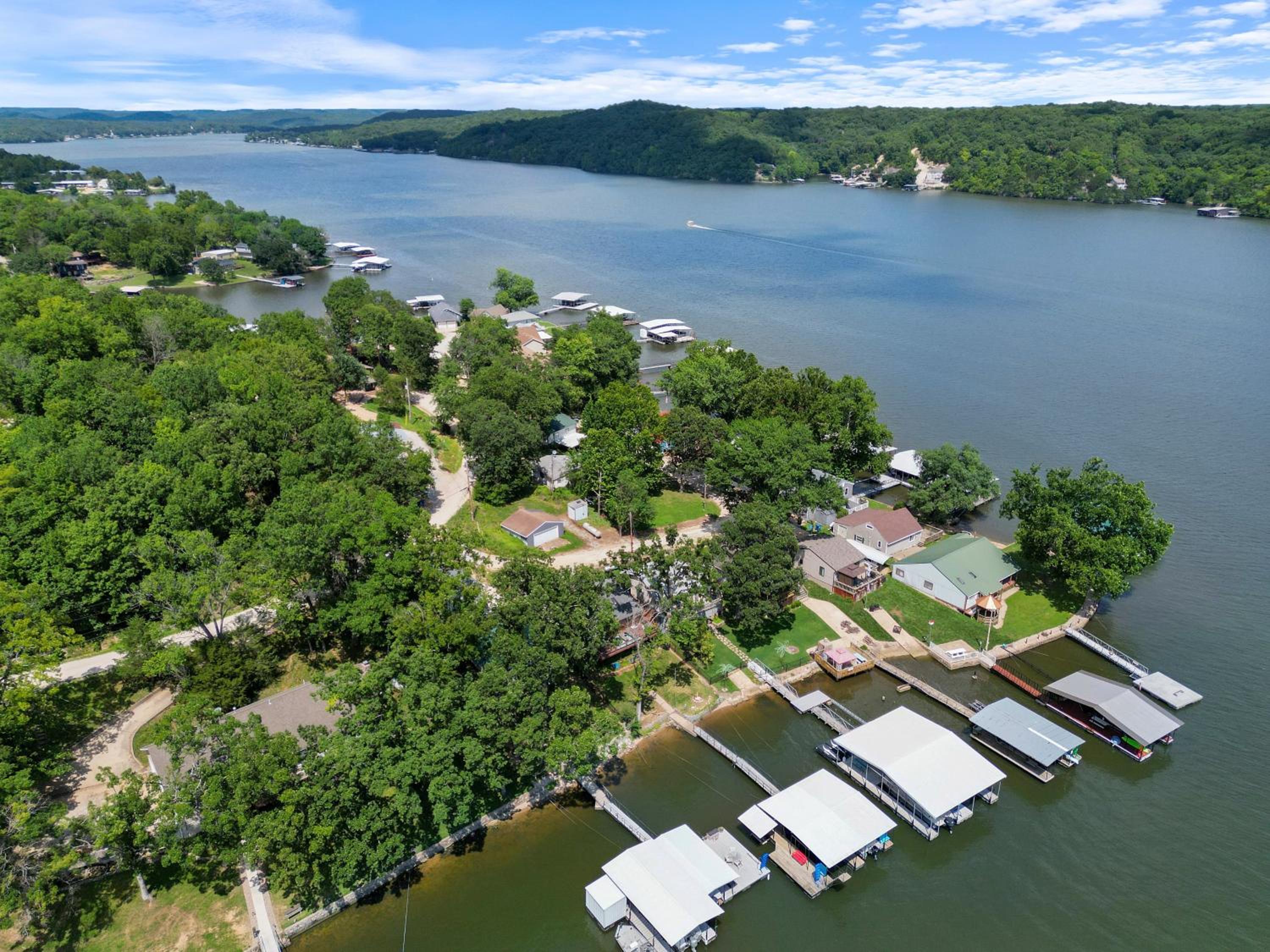 Pet-Friendly Lakefront Home in a Quiet Cove w/ Netflix, Outdoor Seating, Boat Slip