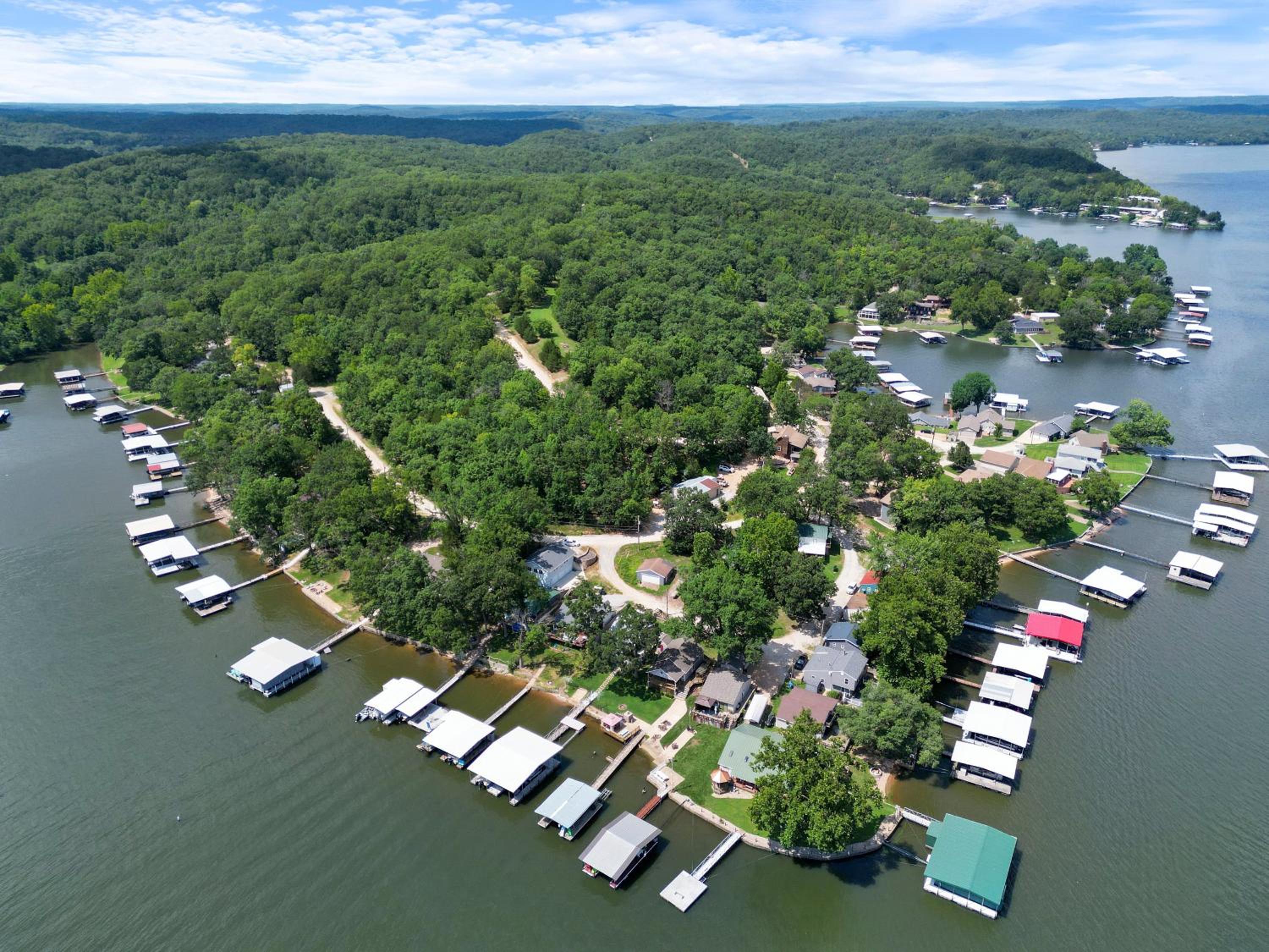 Pet-Friendly Lakefront Home in a Quiet Cove w/ Netflix, Outdoor Seating, Boat Slip