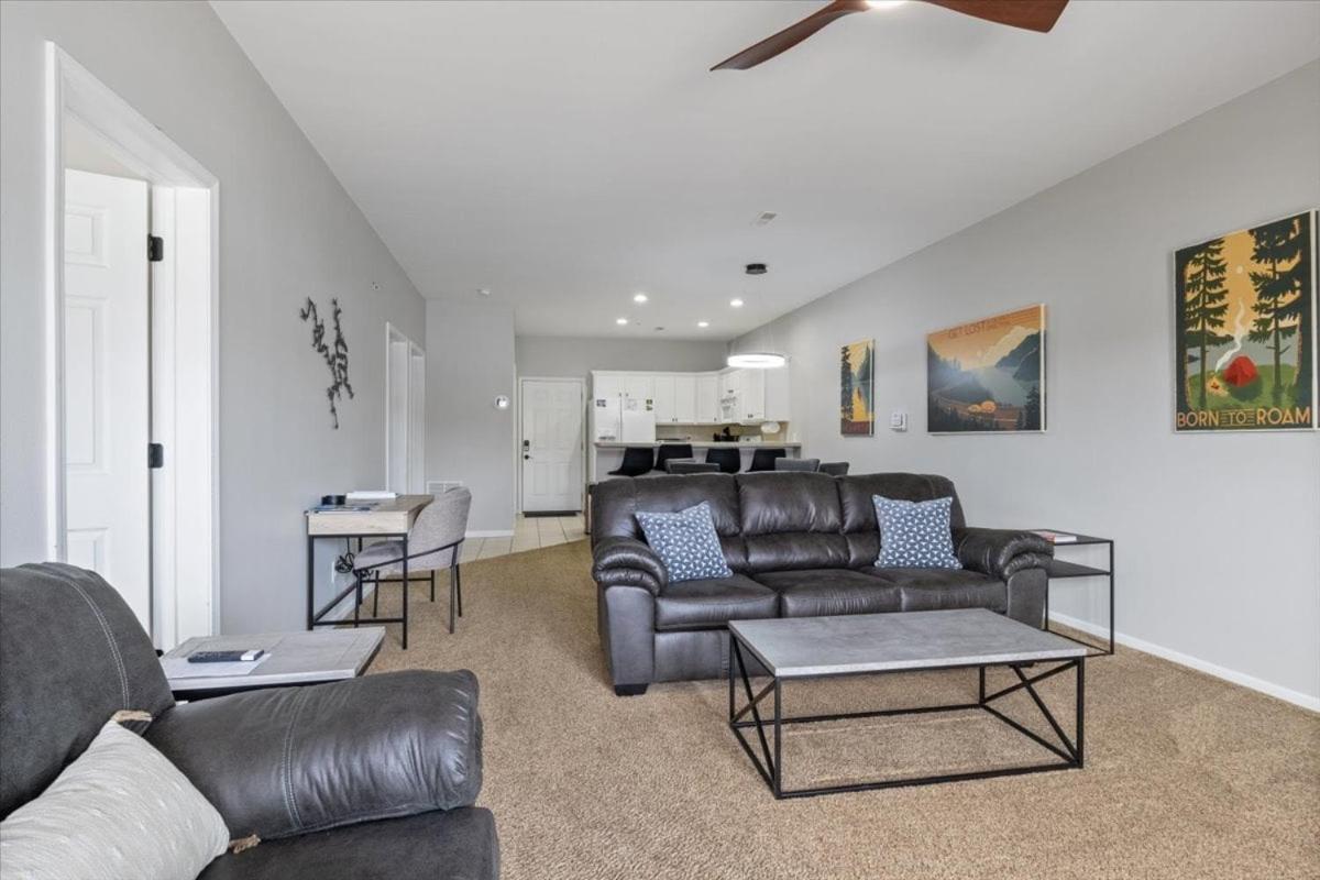 Steps to Water, Serene View, Updated Condo Family Fun w/ 3 Pools in Camdenton