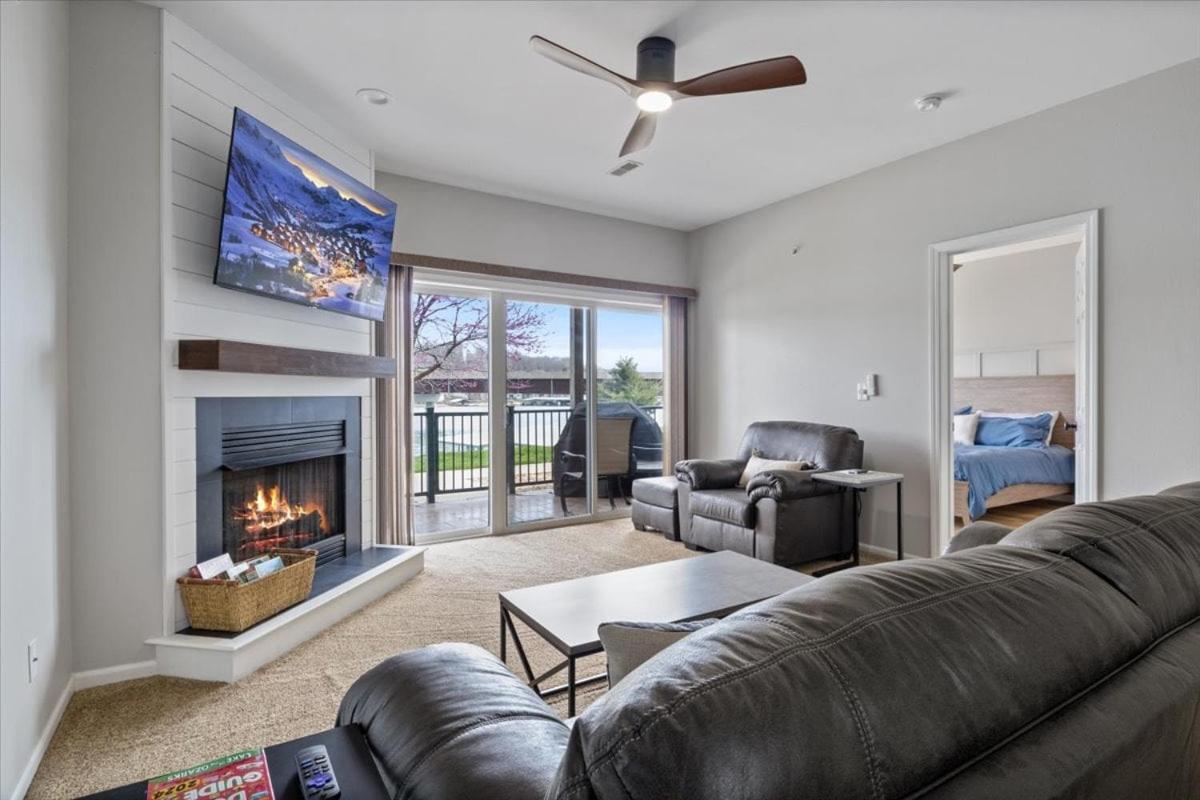 Steps to Water, Serene View, Updated Condo Family Fun w/ 3 Pools in Camdenton