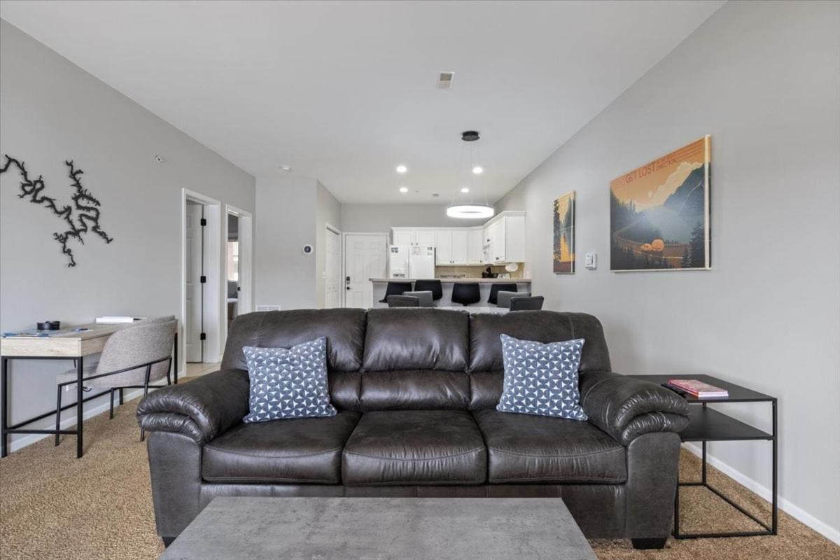 Steps to Water, Serene View, Updated Condo Family Fun w/ 3 Pools in Camdenton
