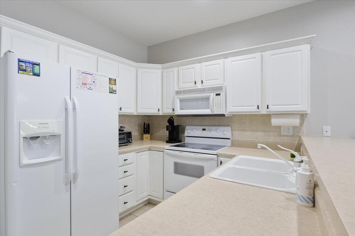 Steps to Water, Serene View, Updated Condo Family Fun w/ 3 Pools in Camdenton