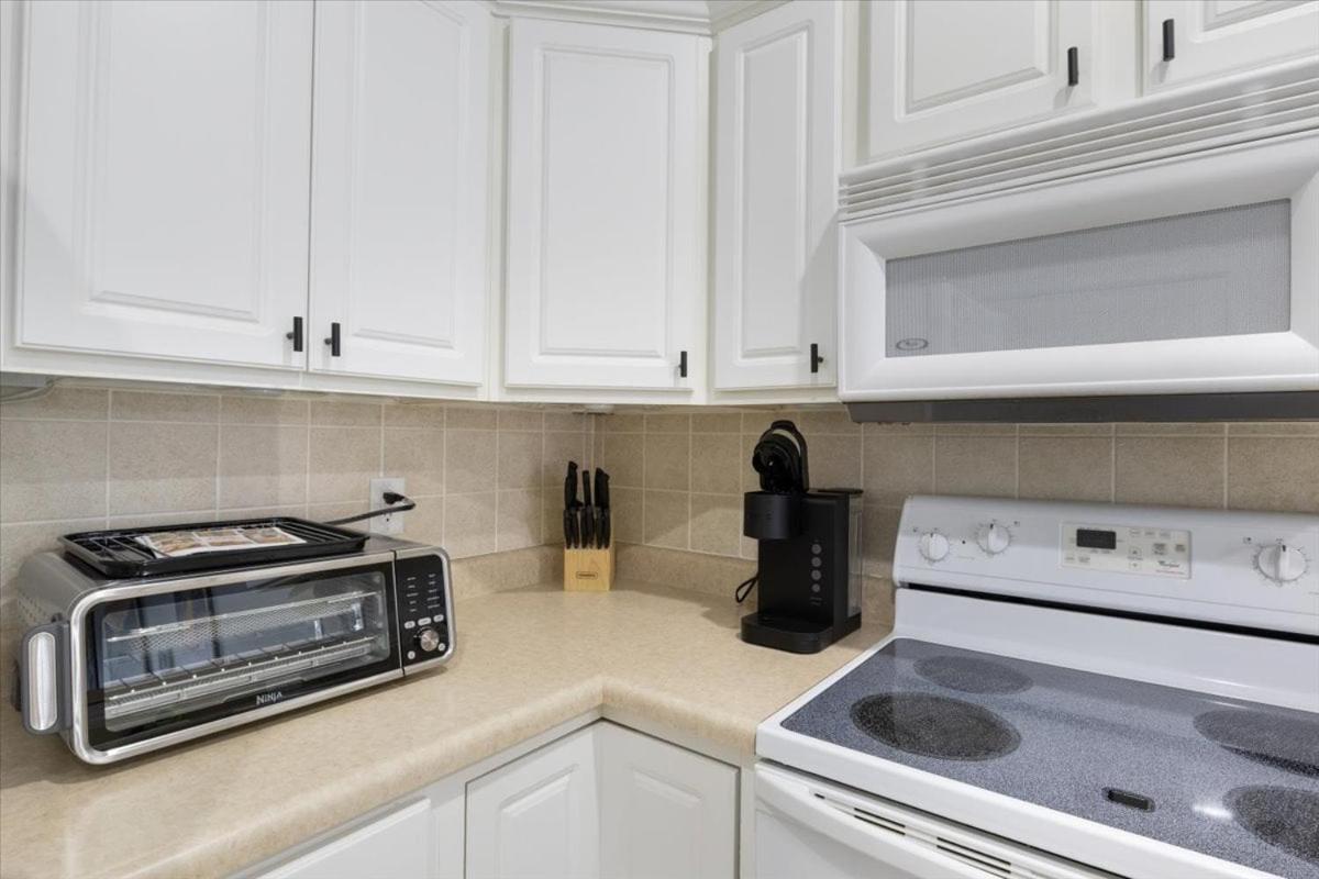 Steps to Water, Serene View, Updated Condo Family Fun w/ 3 Pools in Camdenton