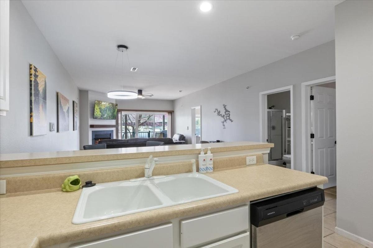 Steps to Water, Serene View, Updated Condo Family Fun w/ 3 Pools in Camdenton
