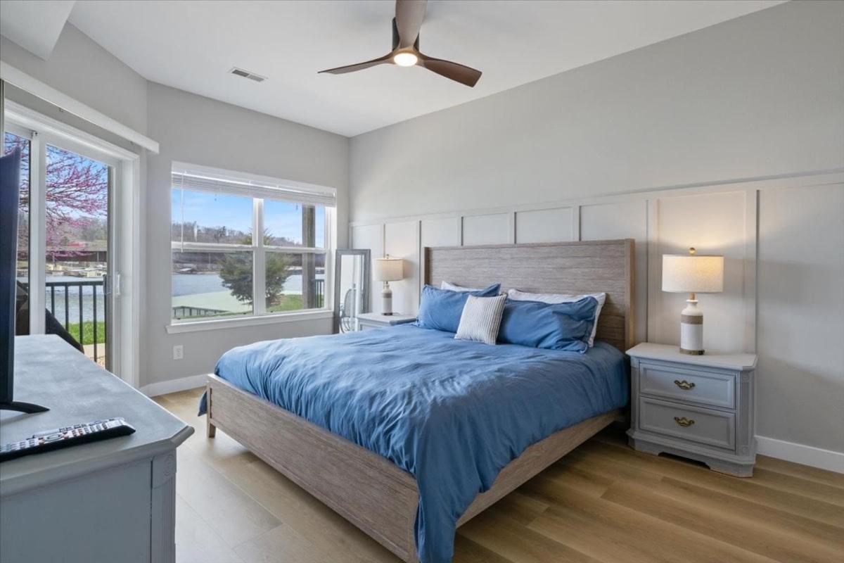 Steps to Water, Serene View, Updated Condo Family Fun w/ 3 Pools in Camdenton