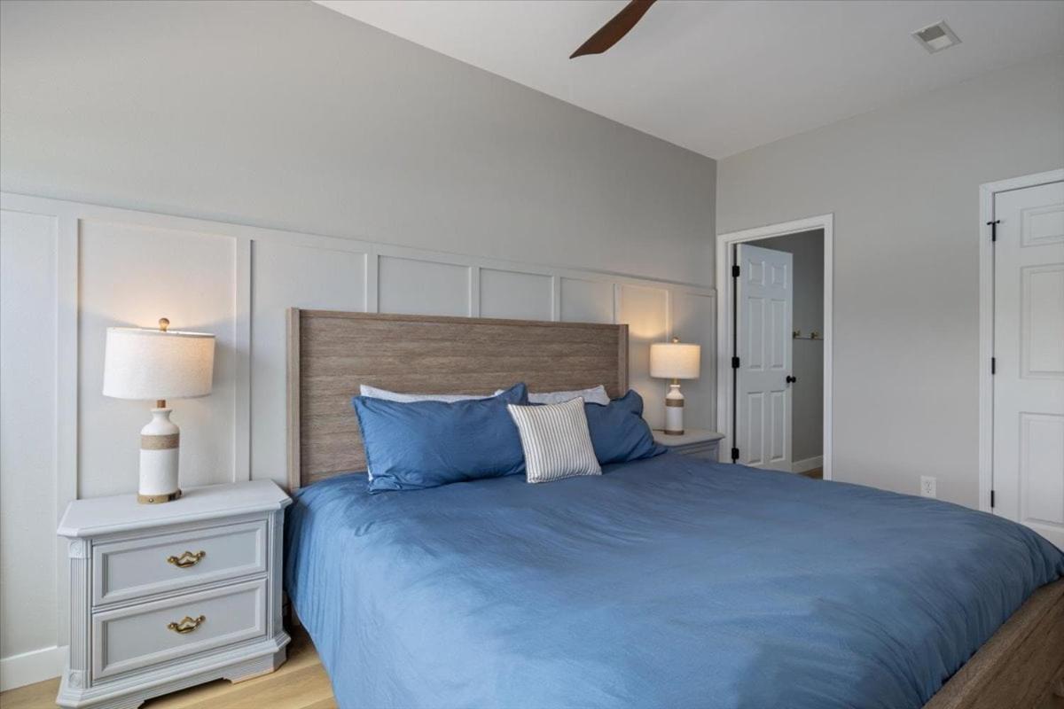 Steps to Water, Serene View, Updated Condo Family Fun w/ 3 Pools in Camdenton
