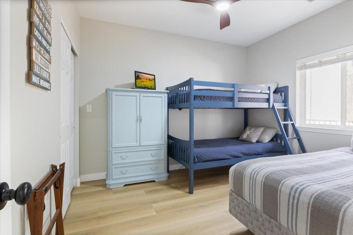 Steps to Water, Serene View, Updated Condo Family Fun w/ 3 Pools in Camdenton