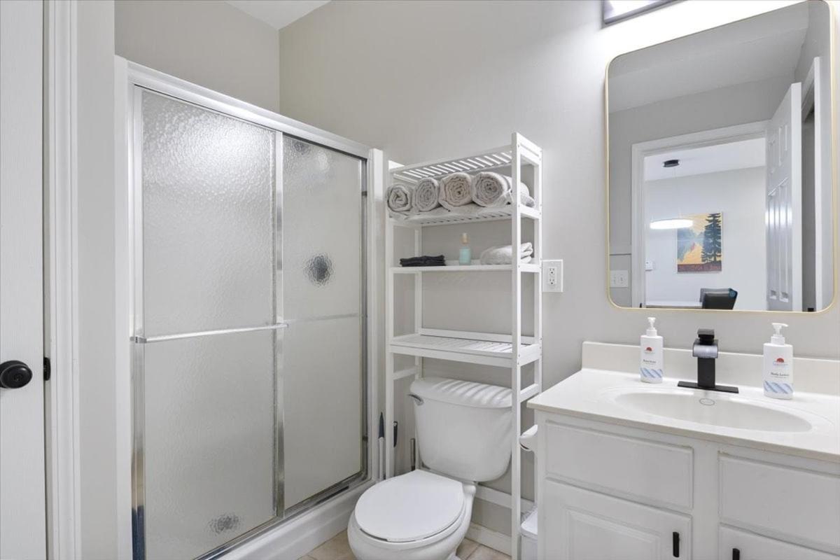 Steps to Water, Serene View, Updated Condo Family Fun w/ 3 Pools in Camdenton