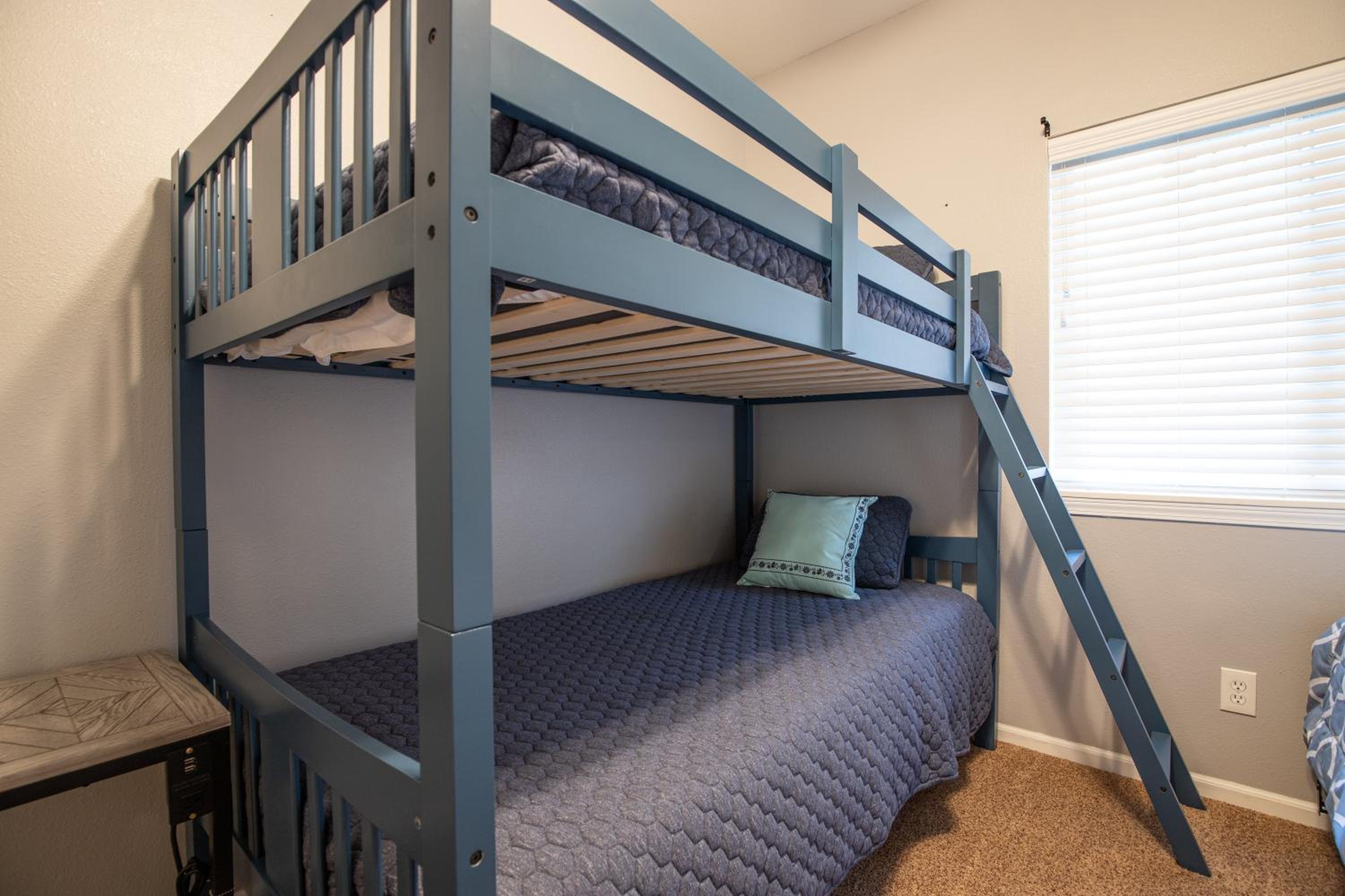Steps to Water, Serene View, Updated Condo Family Fun w/ 3 Pools in Camdenton