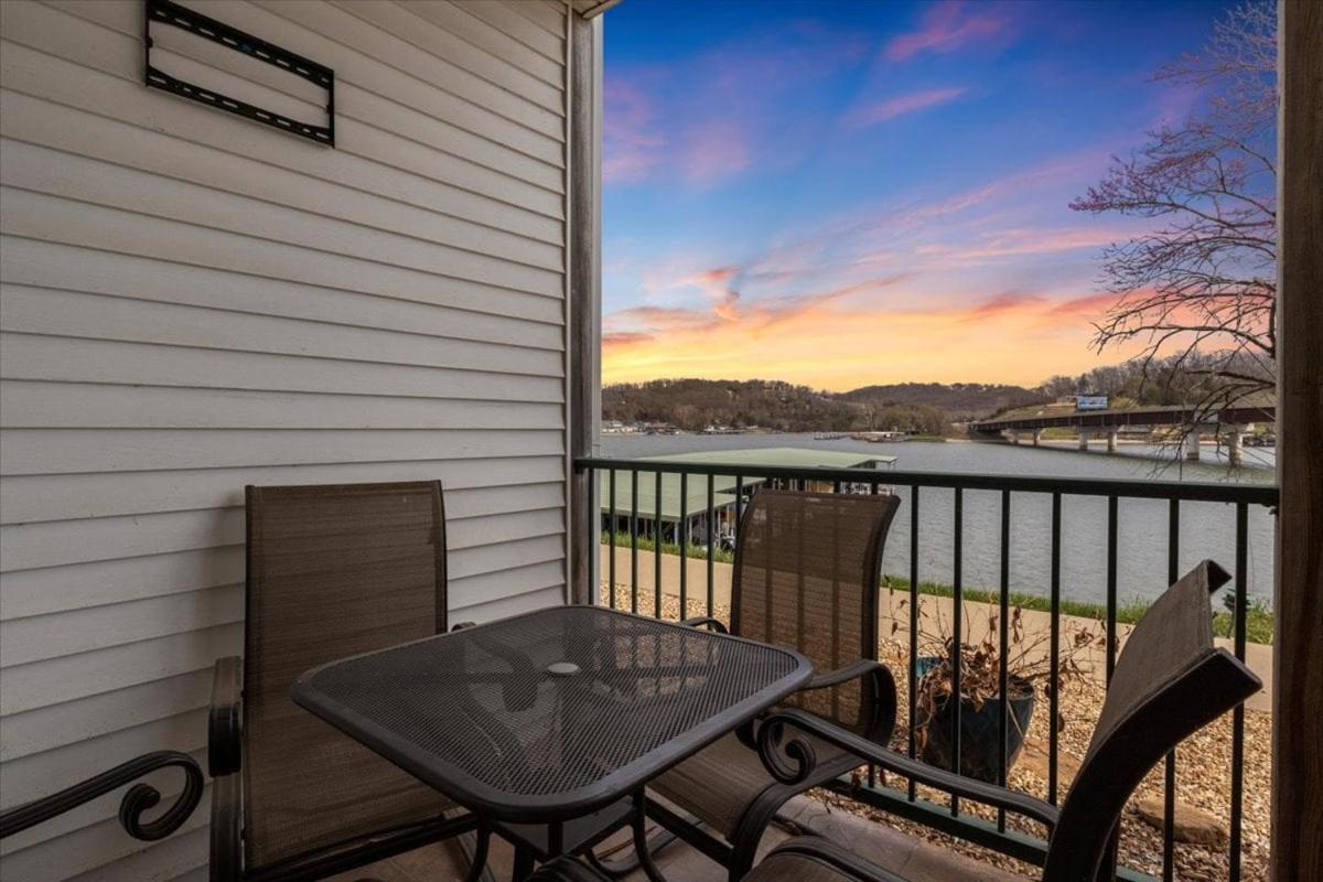 Steps to Water, Serene View, Updated Condo Family Fun w/ 3 Pools in Camdenton