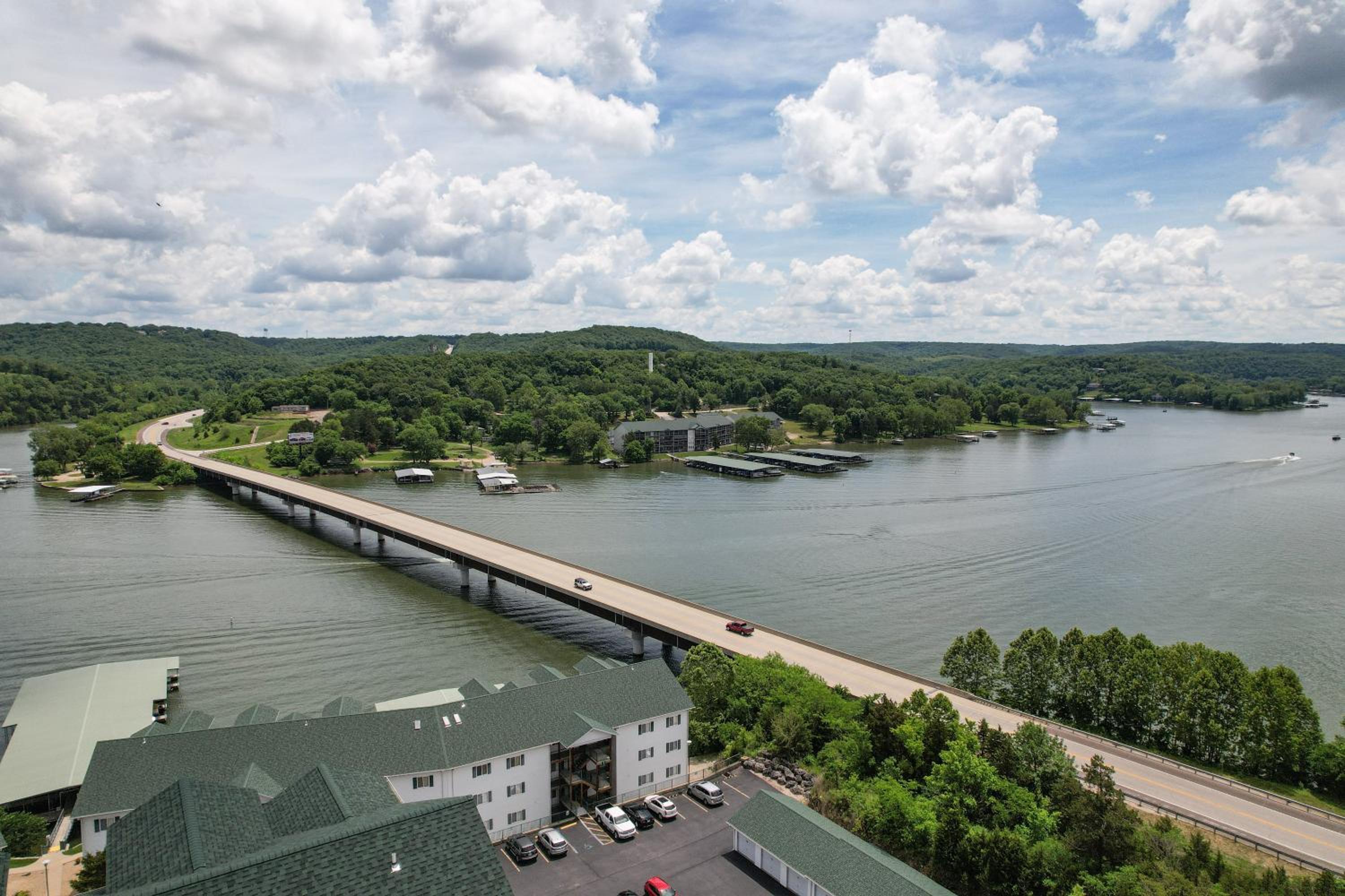 Steps to Water, Serene View, Updated Condo Family Fun w/ 3 Pools in Camdenton