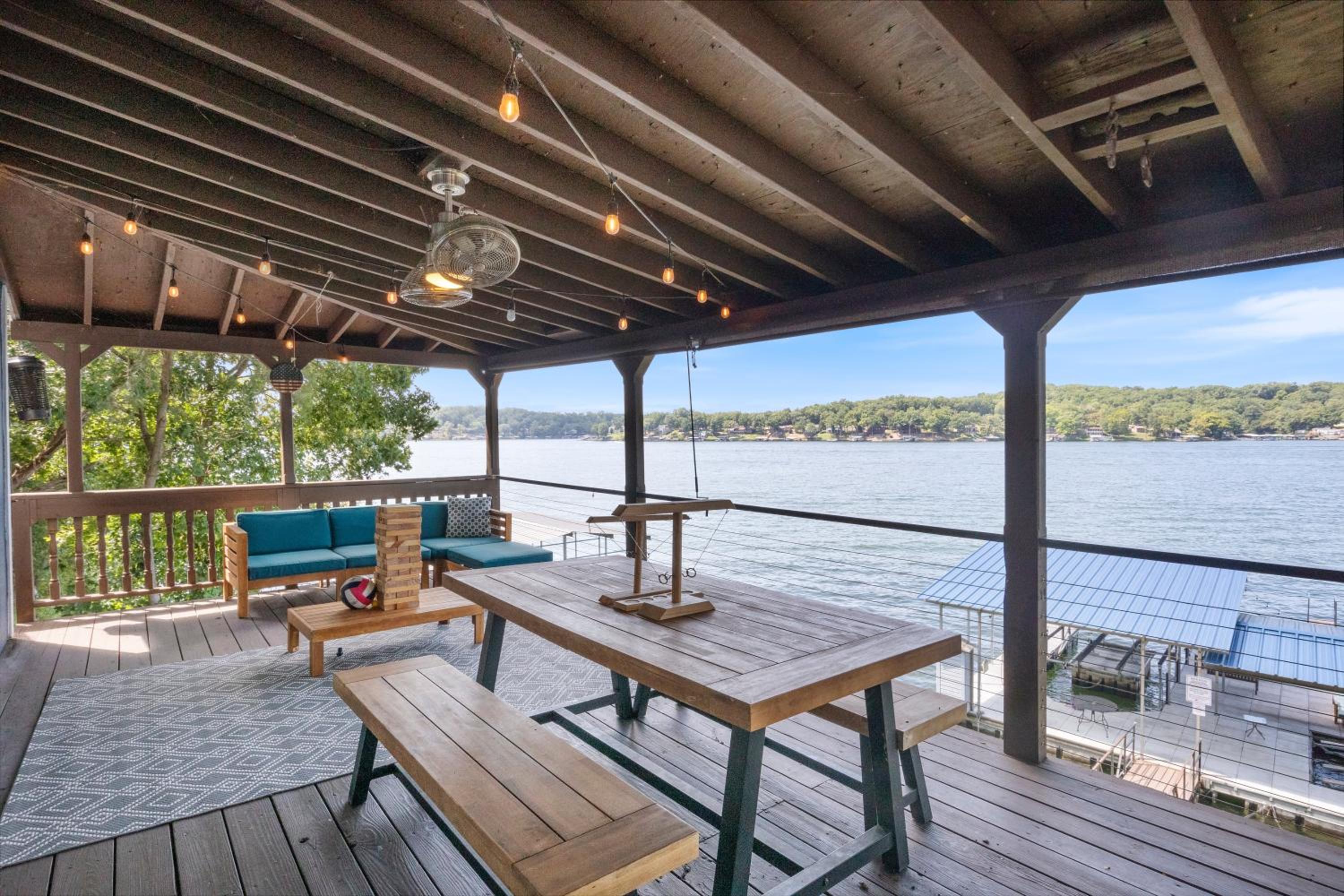 Stunning Sunsets, Vibrant Bars and Restaurants at the Waterfront