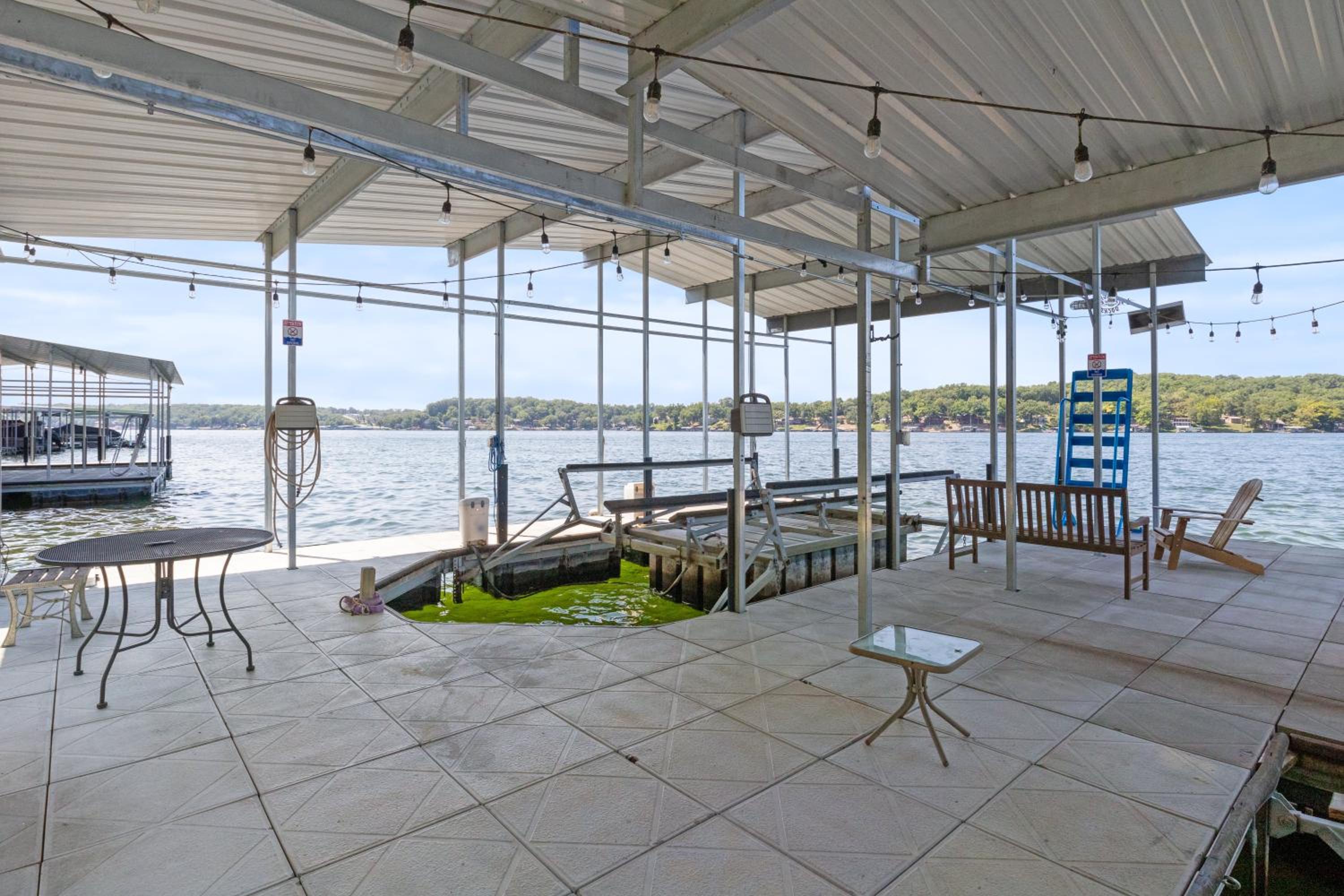 Stunning Sunsets, Vibrant Bars and Restaurants at the Waterfront