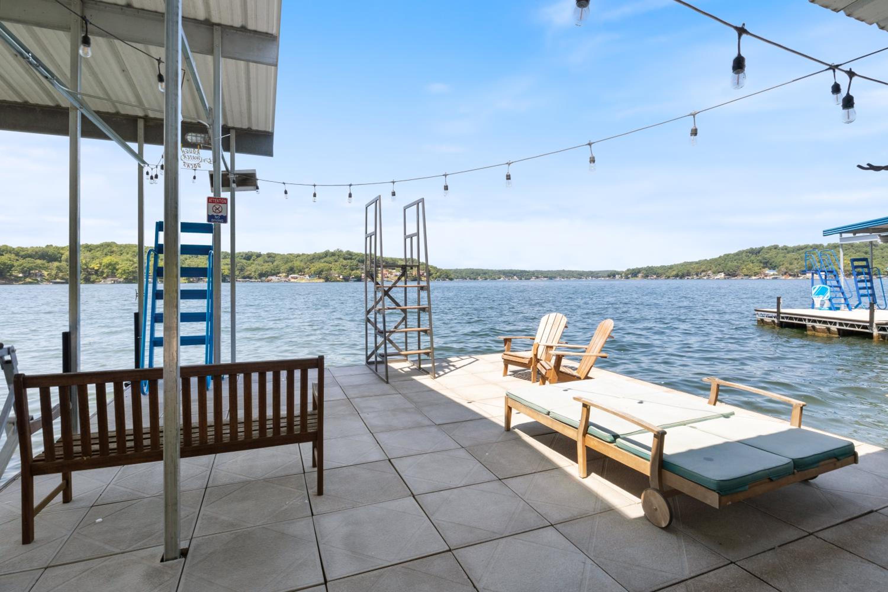 Stunning Sunsets, Vibrant Bars and Restaurants at the Waterfront