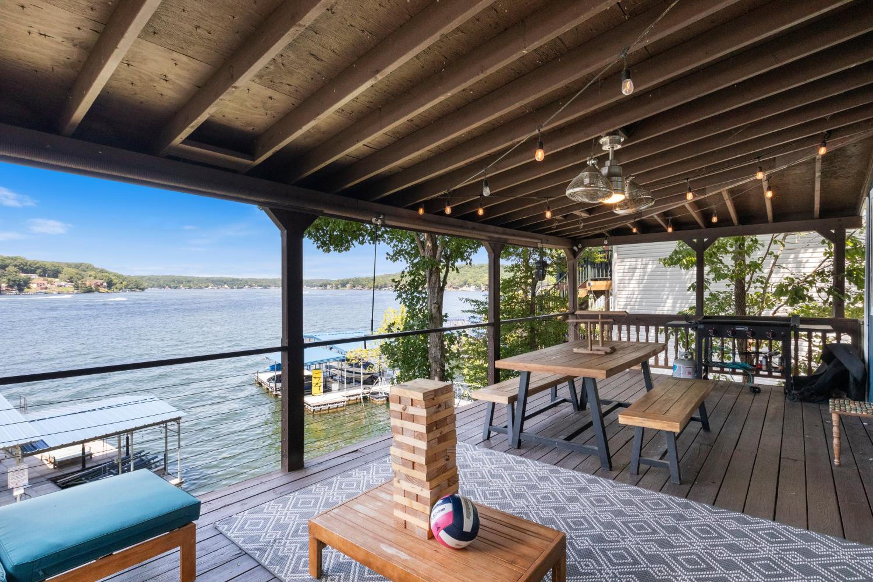 Stunning Sunsets, Vibrant Bars and Restaurants at the Waterfront