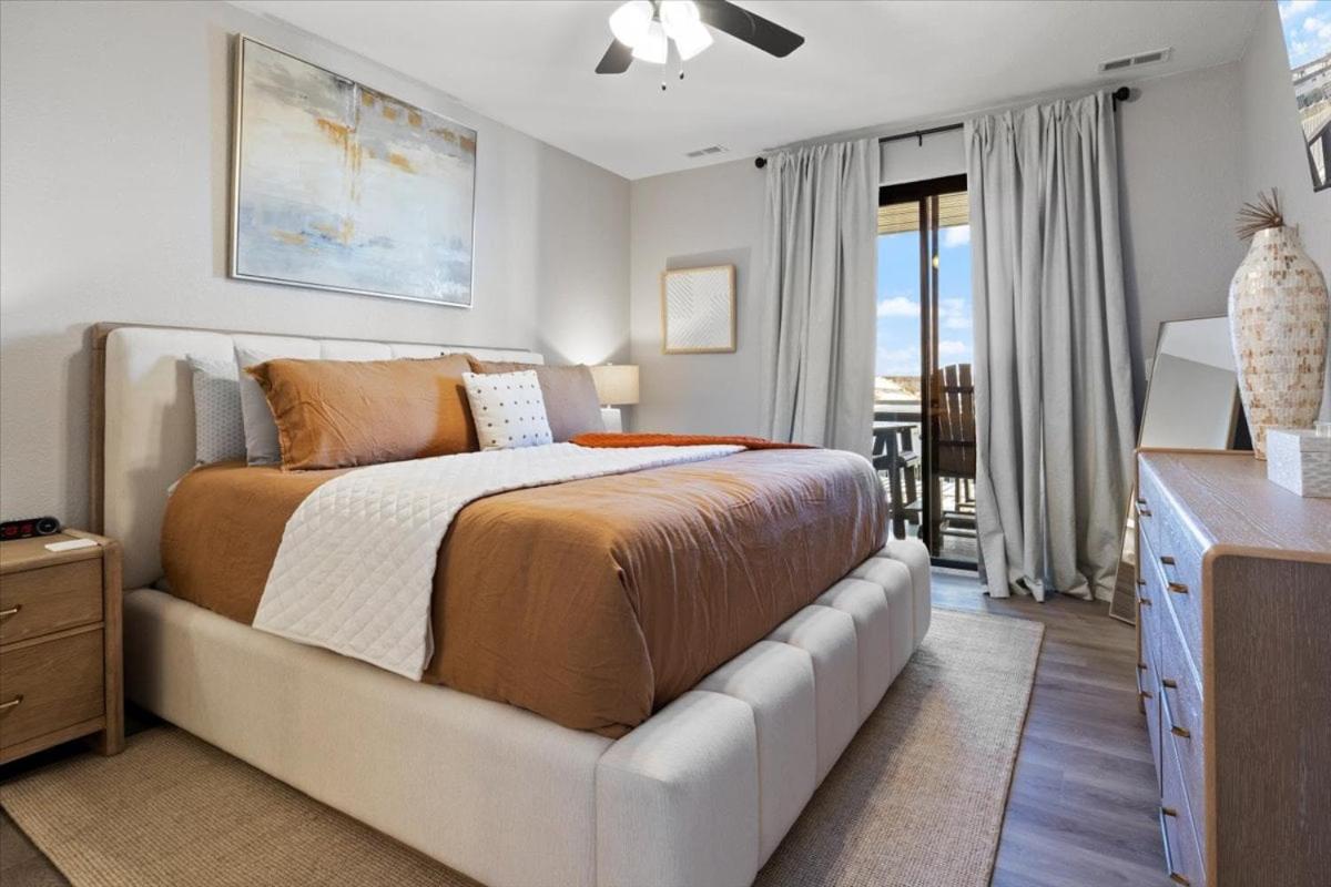 Upscale Lakeside Condo with Extraordinary Amenities at Topsider in Osage Beach 19mm