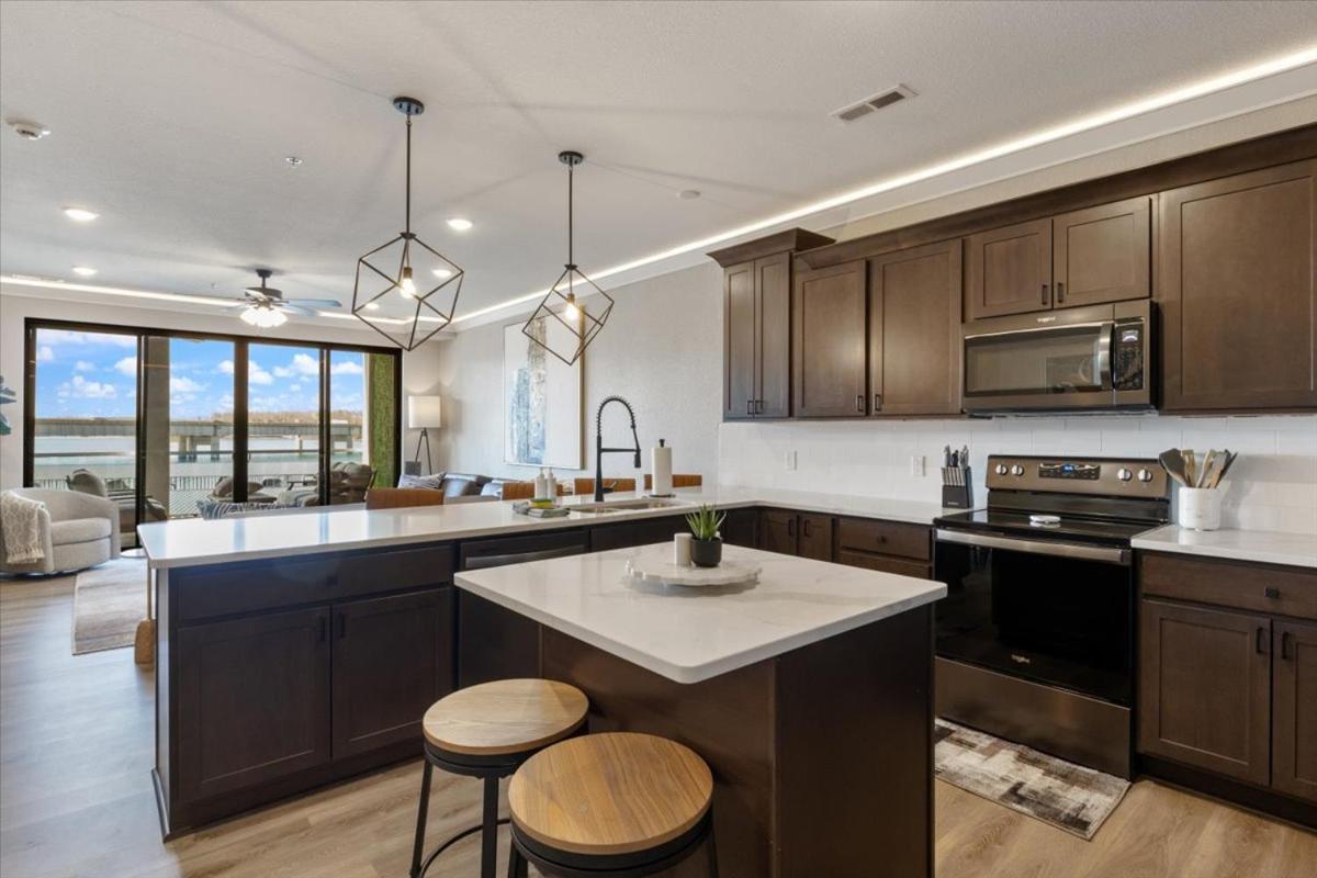 Upscale Lakeside Condo with Extraordinary Amenities at Topsider in Osage Beach 19mm