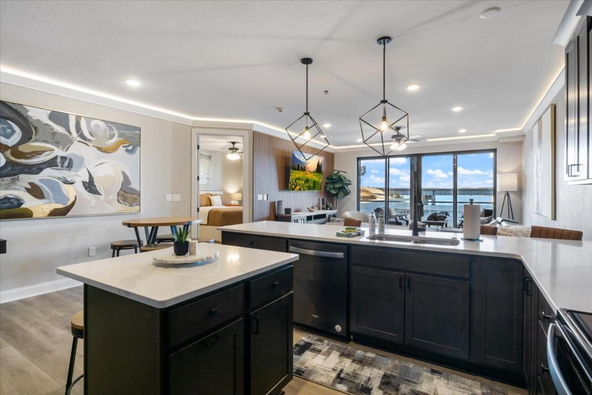 Upscale Lakeside Condo with Extraordinary Amenities at Topsider in Osage Beach 19mm