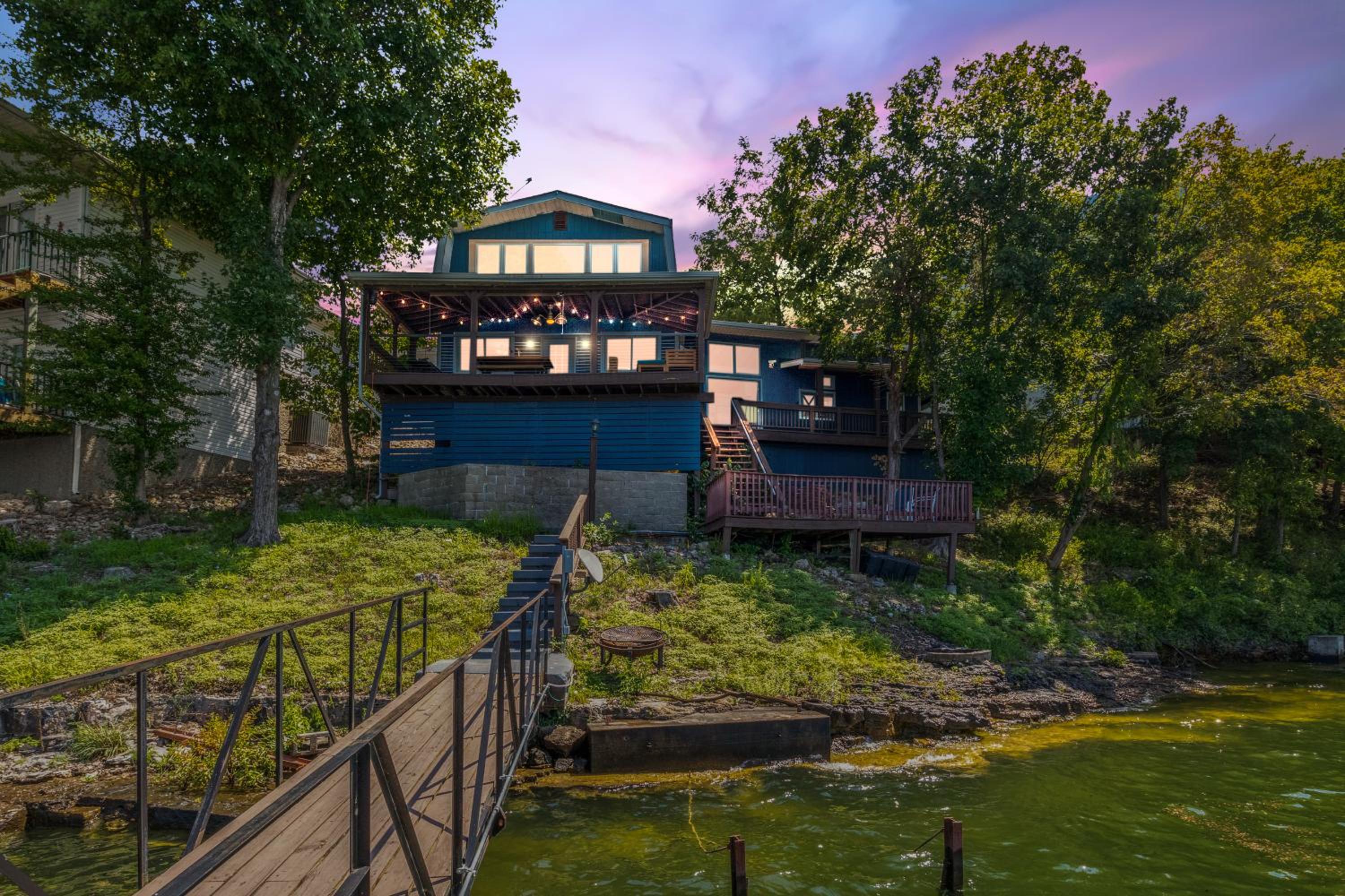 Stunning Sunsets, Vibrant Bars and Restaurants at the Waterfront