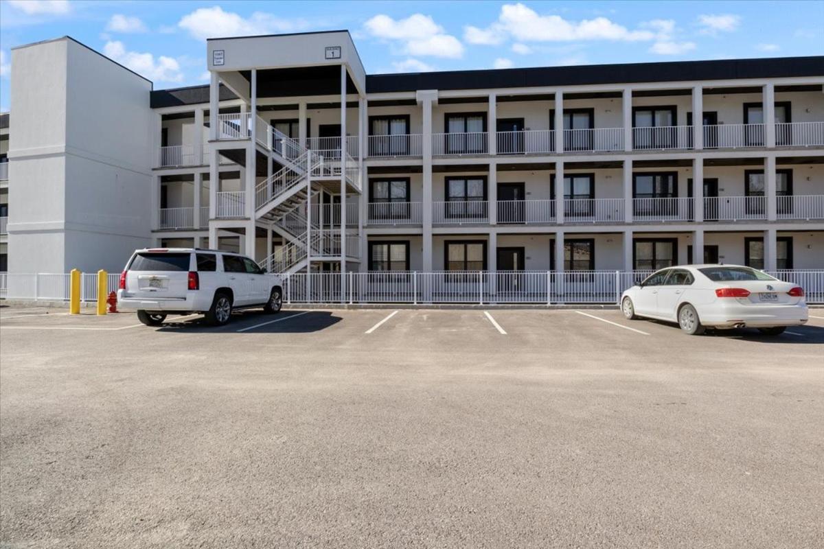 Upscale Lakeside Condo with Extraordinary Amenities at Topsider in Osage Beach 19mm