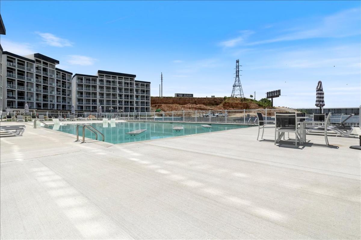 Upscale Lakeside Condo with Extraordinary Amenities at Topsider in Osage Beach 19mm