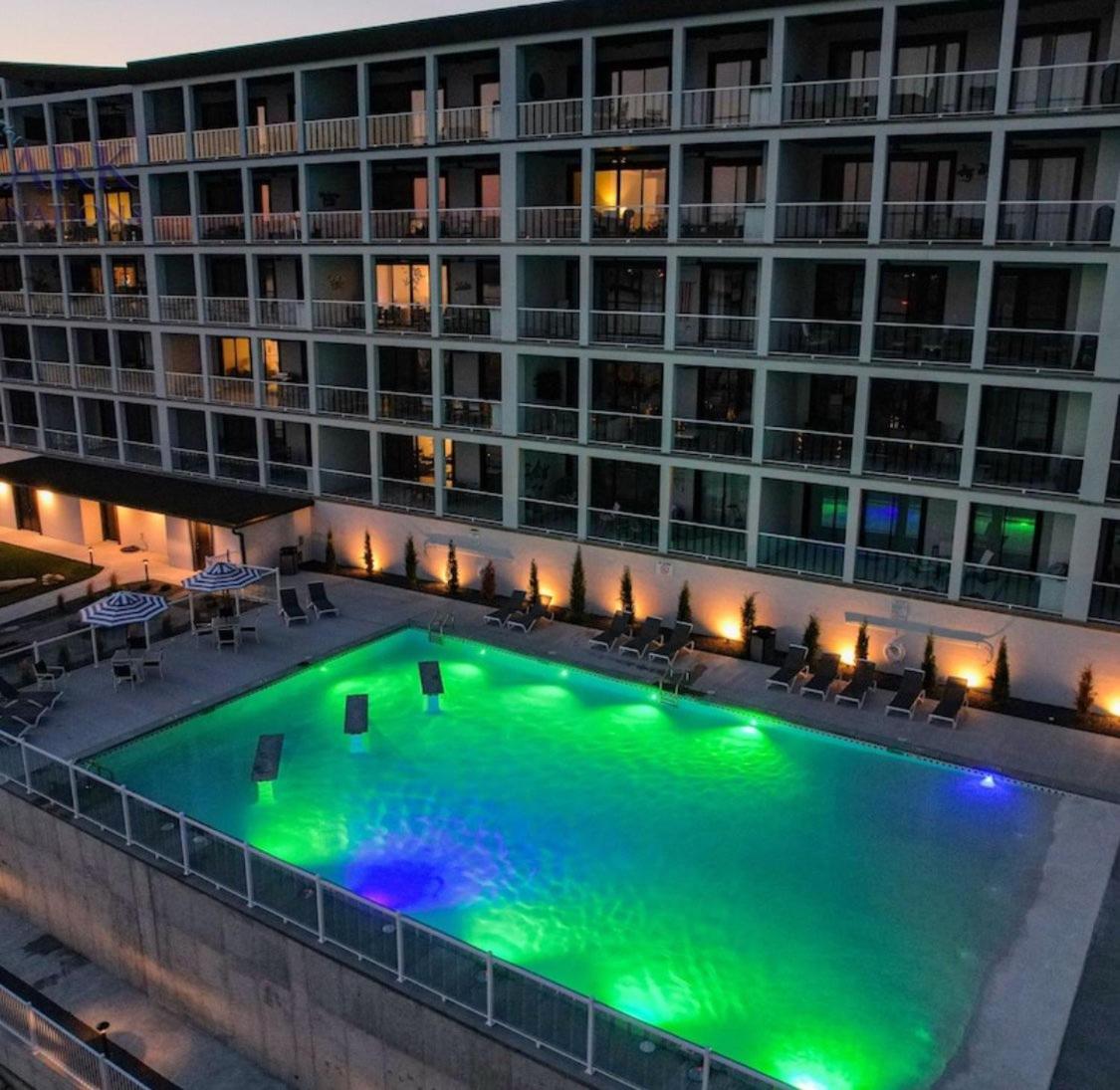 Upscale Lakeside Condo with Extraordinary Amenities at Topsider in Osage Beach 19mm