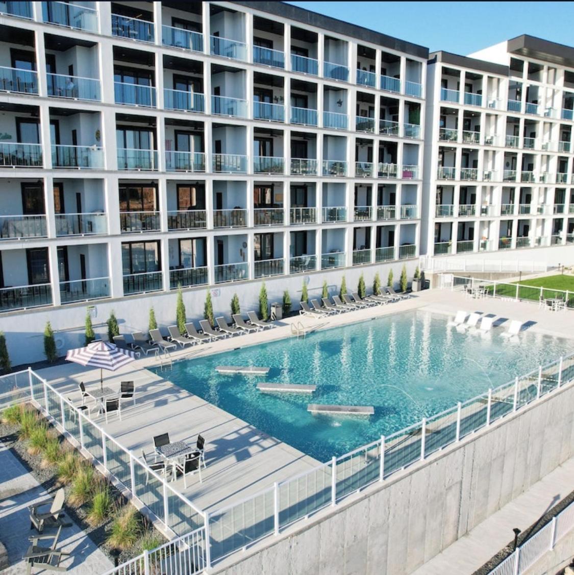 Upscale Lakeside Condo with Extraordinary Amenities at Topsider in Osage Beach 19mm
