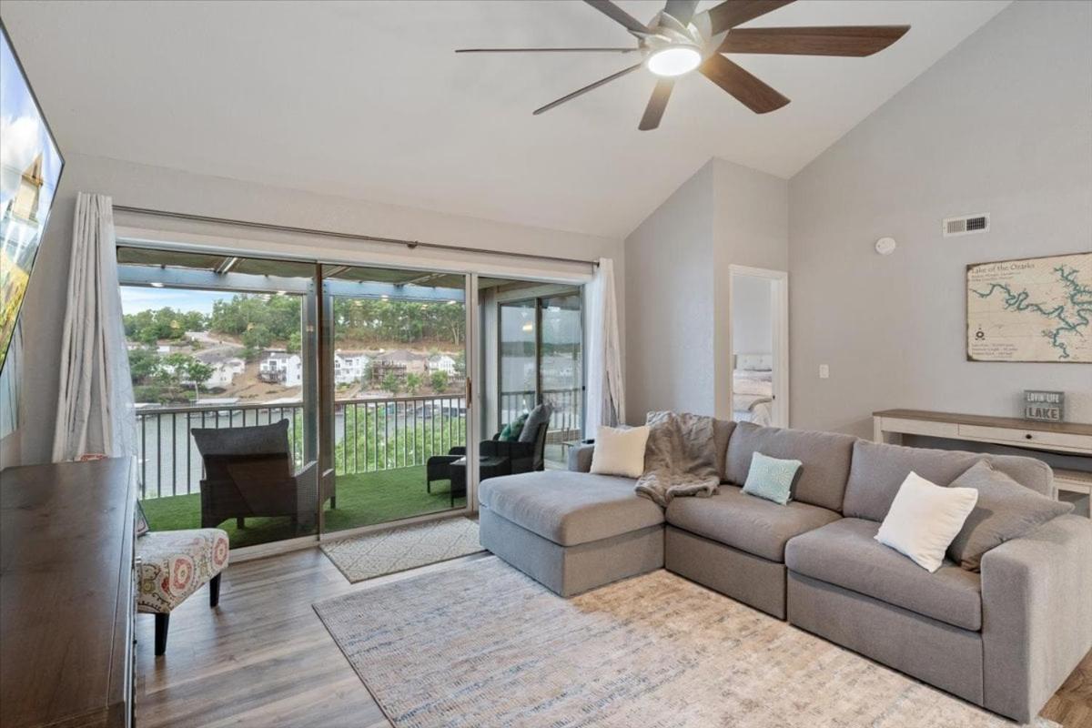 Penthouse Level Condo w/ Lake & Pool Views, Tennis & Pickleball