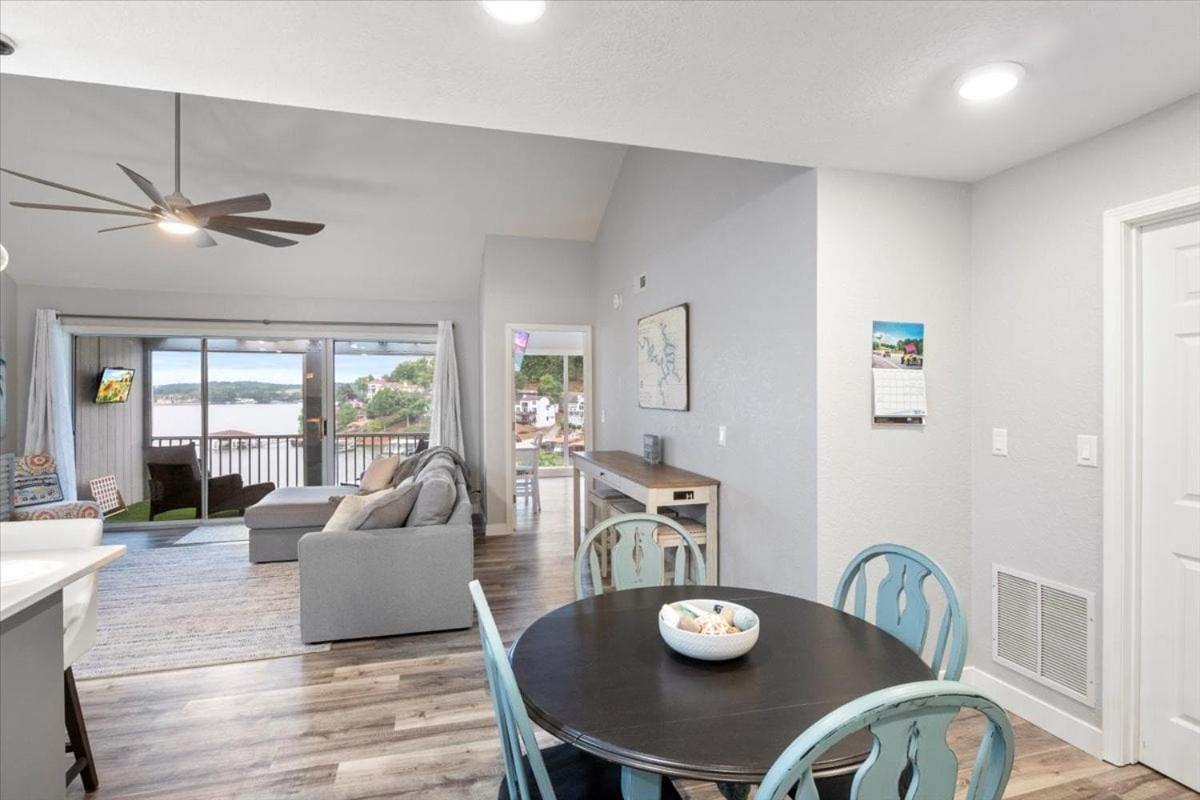 Penthouse Level Condo w/ Lake & Pool Views, Tennis & Pickleball