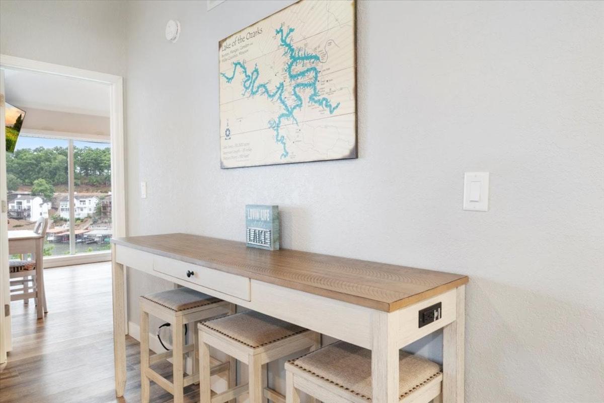 Penthouse Level Condo w/ Lake & Pool Views, Tennis & Pickleball