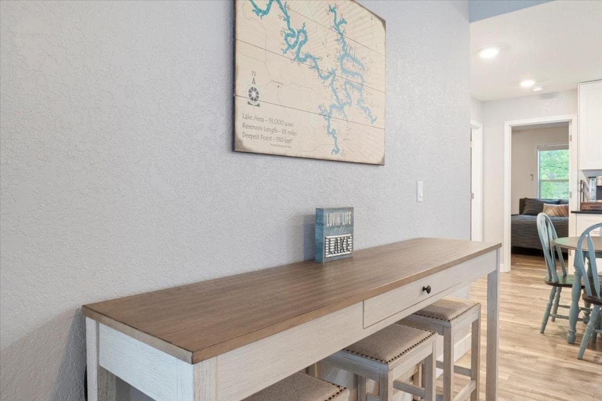 Penthouse Level Condo w/ Lake & Pool Views, Tennis & Pickleball
