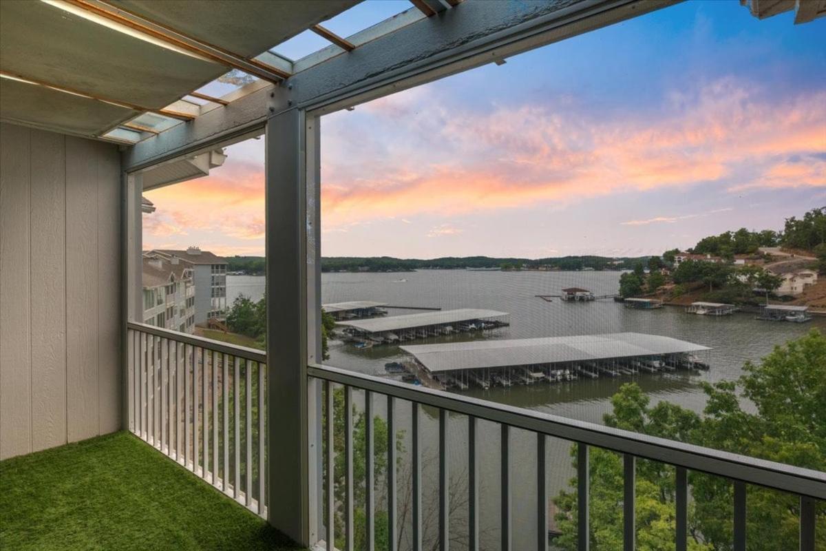Penthouse Level Condo w/ Lake & Pool Views, Tennis & Pickleball